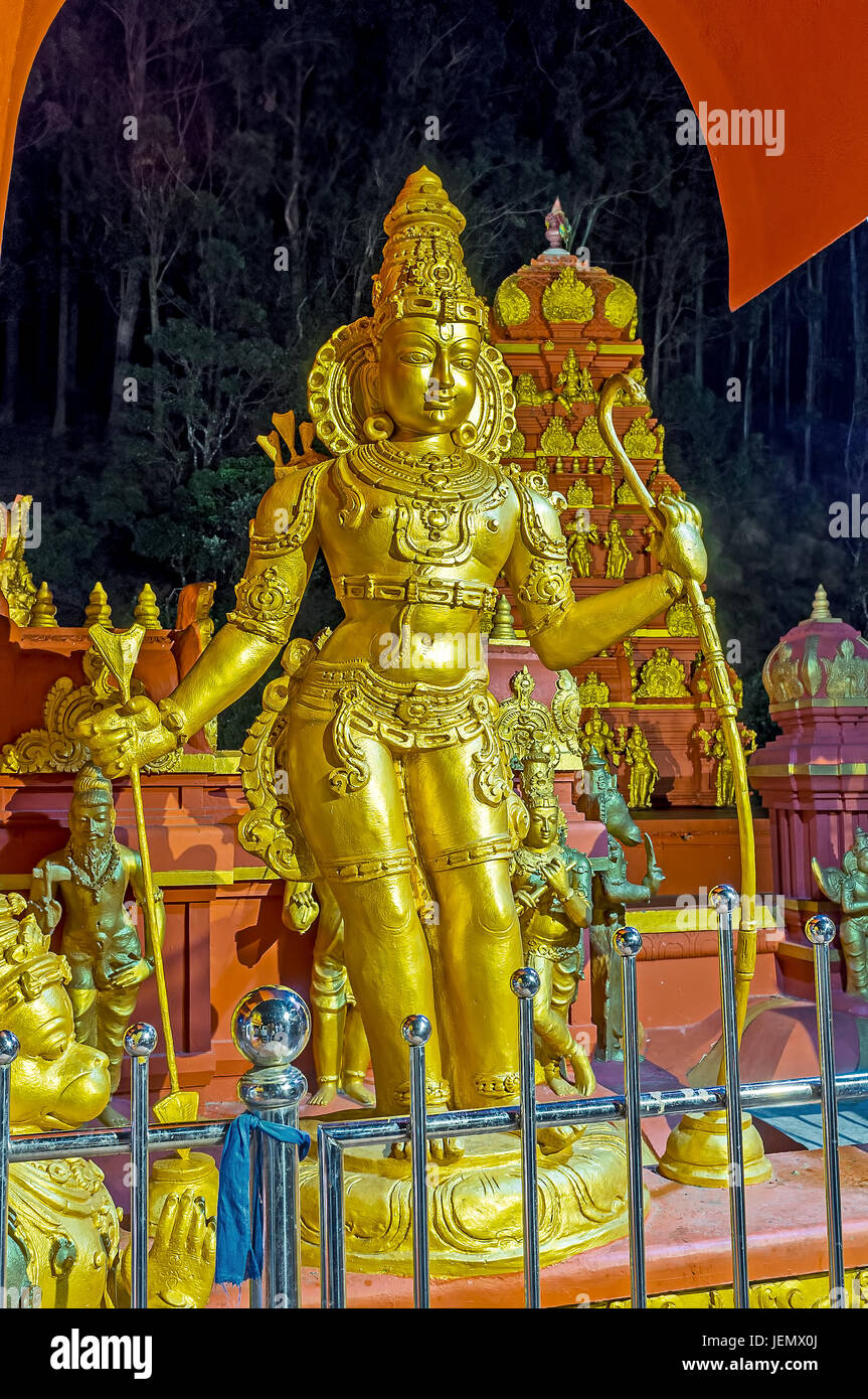 La statua dorata di Rama con arco e frecce in facciata di Seetha Amman Tempio in Nuwara Eliya, Sri Lanka. Foto Stock