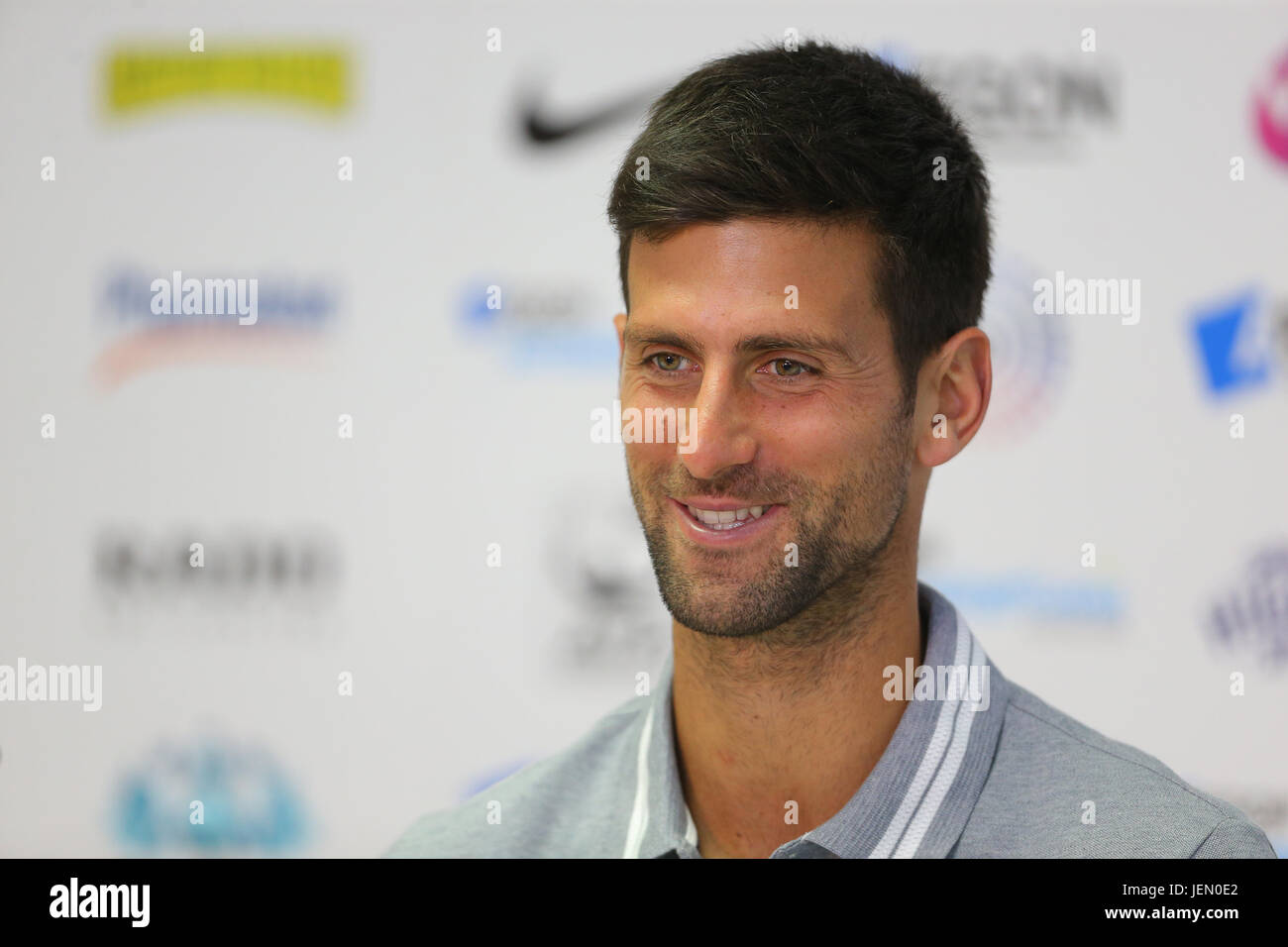 Eastbourne, Regno Unito. Il 26 giugno, 2017. Novak Djokovic di Serbia colloqui nel corso di una conferenza stampa durante il giorno due di Aegon International Eastbourne il 26 giugno 2017 a Eastbourne, Inghilterra Credito: Paolo Terry foto/Alamy Live News Foto Stock
