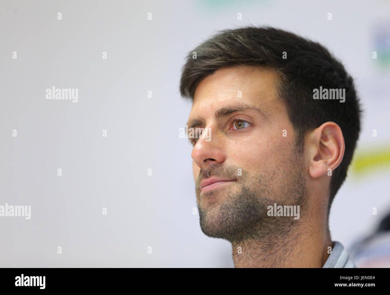 Eastbourne, Regno Unito. Il 26 giugno, 2017. Novak Djokovic di Serbia colloqui nel corso di una conferenza stampa durante il giorno due di Aegon International Eastbourne il 26 giugno 2017 a Eastbourne, Inghilterra Credito: Paolo Terry foto/Alamy Live News Foto Stock