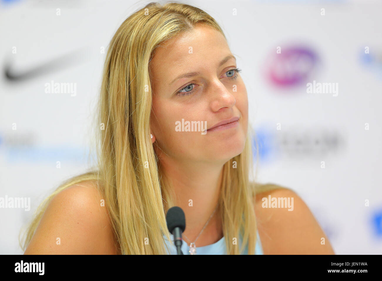 Eastbourne, Regno Unito. Il 26 giugno, 2017. Petra KVITOVA della Repubblica ceca i colloqui nel corso di una conferenza stampa durante il giorno due di Aegon International Eastbourne il 26 giugno 2017 a Eastbourne, Inghilterra Credito: Paolo Terry foto/Alamy Live News Foto Stock