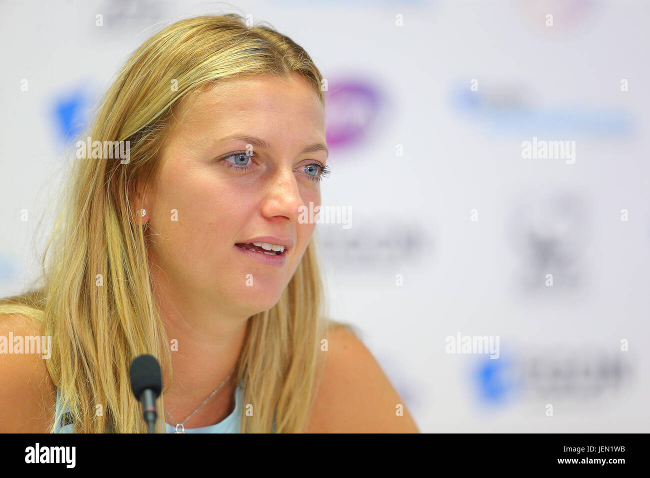 Eastbourne, Regno Unito. Il 26 giugno, 2017. Petra KVITOVA della Repubblica ceca i colloqui nel corso di una conferenza stampa durante il giorno due di Aegon International Eastbourne il 26 giugno 2017 a Eastbourne, Inghilterra Credito: Paolo Terry foto/Alamy Live News Foto Stock