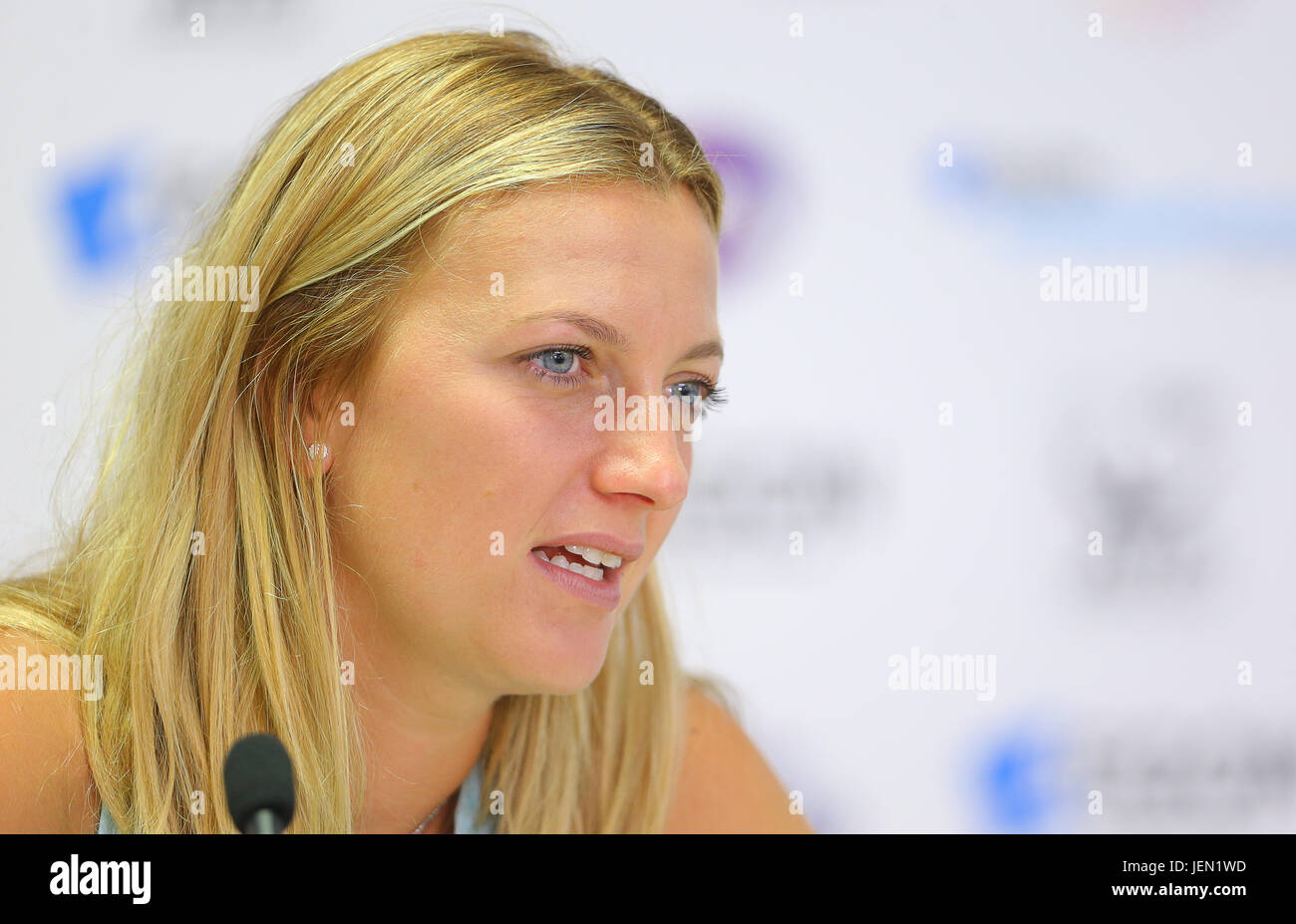 Eastbourne, Regno Unito. Il 26 giugno, 2017. Petra KVITOVA della Repubblica ceca i colloqui nel corso di una conferenza stampa durante il giorno due di Aegon International Eastbourne il 26 giugno 2017 a Eastbourne, Inghilterra Credito: Paolo Terry foto/Alamy Live News Foto Stock