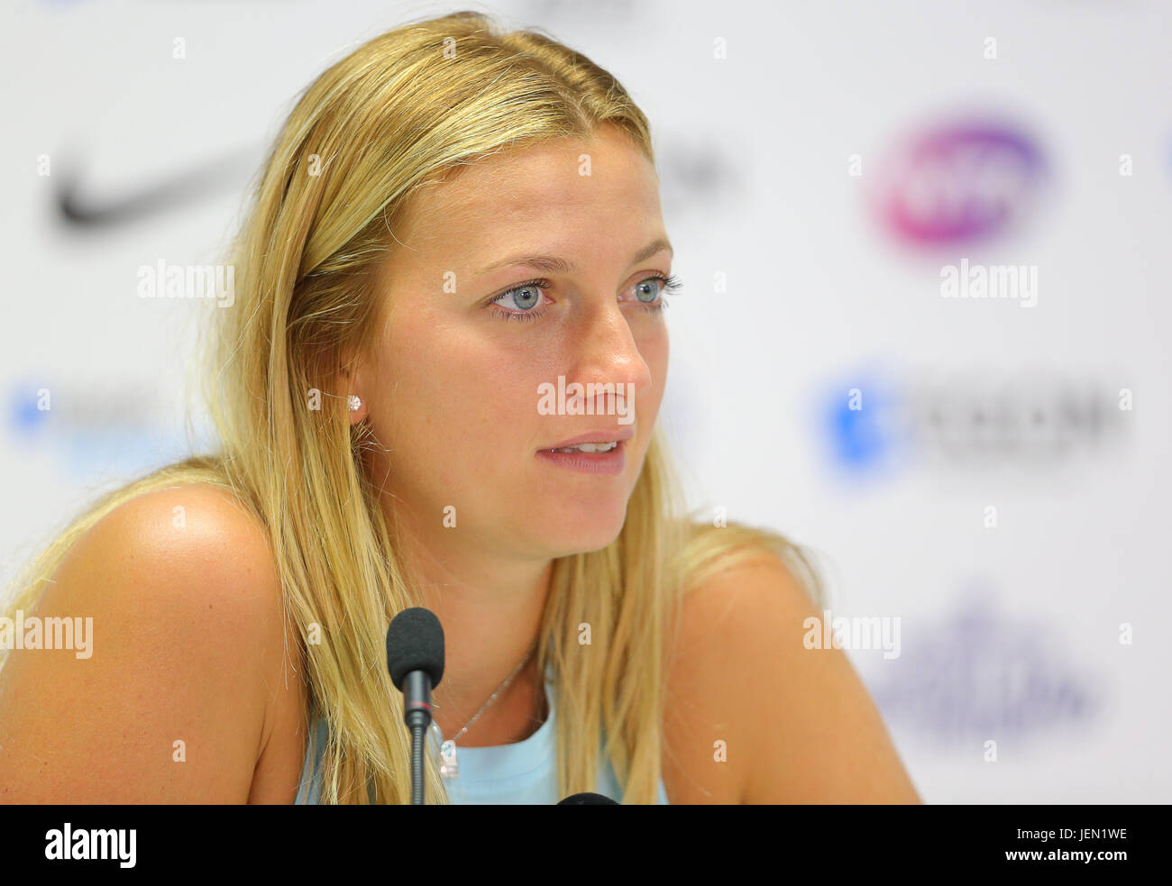 Eastbourne, Regno Unito. Il 26 giugno, 2017. Petra KVITOVA della Repubblica ceca i colloqui nel corso di una conferenza stampa durante il giorno due di Aegon International Eastbourne il 26 giugno 2017 a Eastbourne, Inghilterra Credito: Paolo Terry foto/Alamy Live News Foto Stock