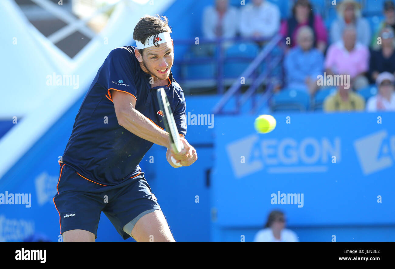 Eastbourne, Regno Unito. Il 26 giugno, 2017. Cameron Norrie di Gran Bretagna in azione contro Horacio Zeballos di Argentina durante il giorno due di Aegon International Eastbourne il 26 giugno 2017 a Eastbourne, Inghilterra Credito: Paolo Terry foto/Alamy Live News Foto Stock