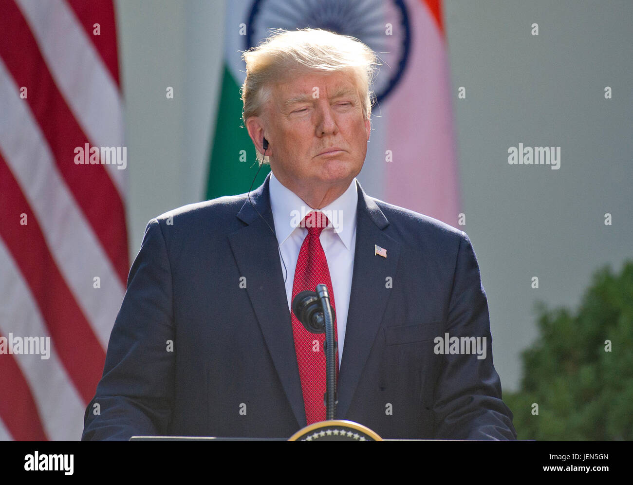 Washington, Stati Uniti d'America. 26 GIU, 2017. Il Presidente degli Stati Uniti, Trump offre una dichiarazione congiunta con il Primo Ministro Narendra Modi dell India nel Giardino delle Rose della Casa Bianca di Washington, DC il lunedì, 26 giugno 2017. Credito: MediaPunch Inc/Alamy Live News Foto Stock