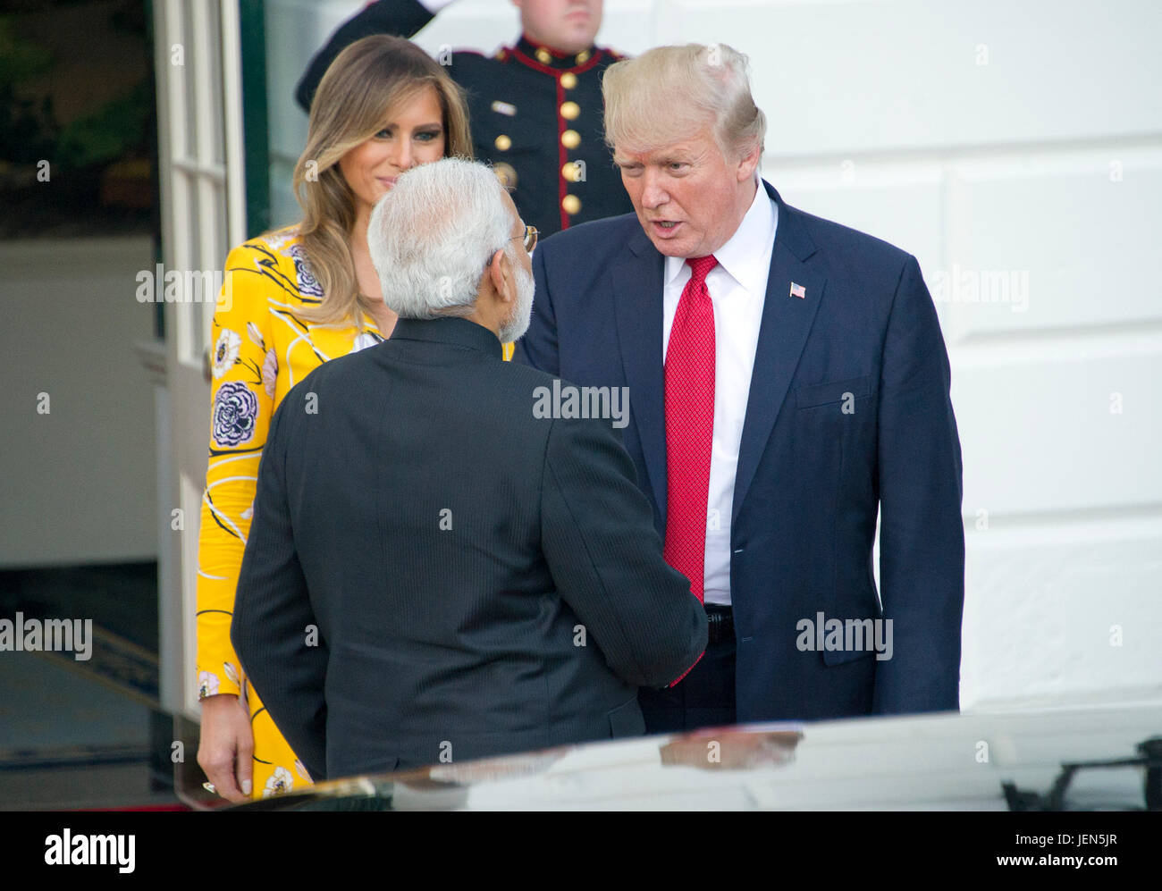 Washington, Stati Uniti d'America. 26 GIU, 2017. Il Presidente degli Stati Uniti, Trump e la first lady Melania Trump addio al Primo Ministro Narendra Modi dell India per la Casa Bianca di Washington, DC il lunedì, 26 giugno 2017. Credito: MediaPunch Inc/Alamy Live News Foto Stock