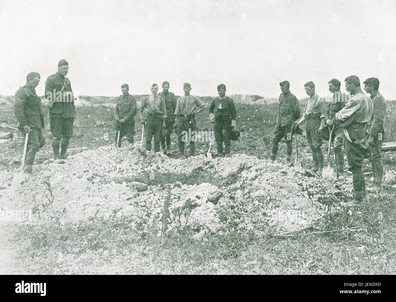 Compagni di seppellimento sul fronte occidentale nel 1916 Foto Stock