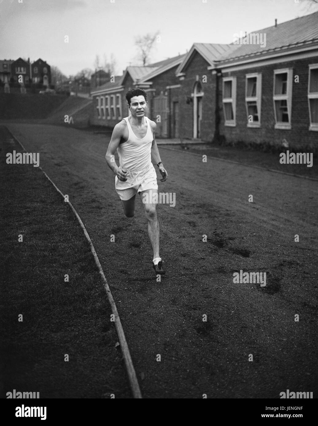 Uomo che corre sulla pista, Harris & Ewing, 1936 Foto Stock