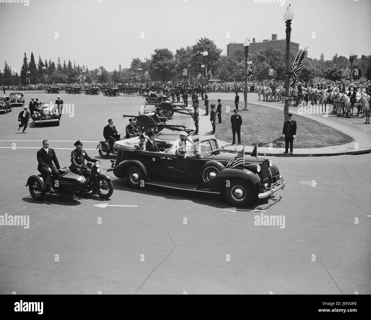 Stati Uniti Il presidente Franklin Roosevelt e il re Giorgio V in automobile lasciando la Union Station per la Casa Bianca a Washington DC, USA, Harris & Ewing, Giugno 8, 1939 Foto Stock