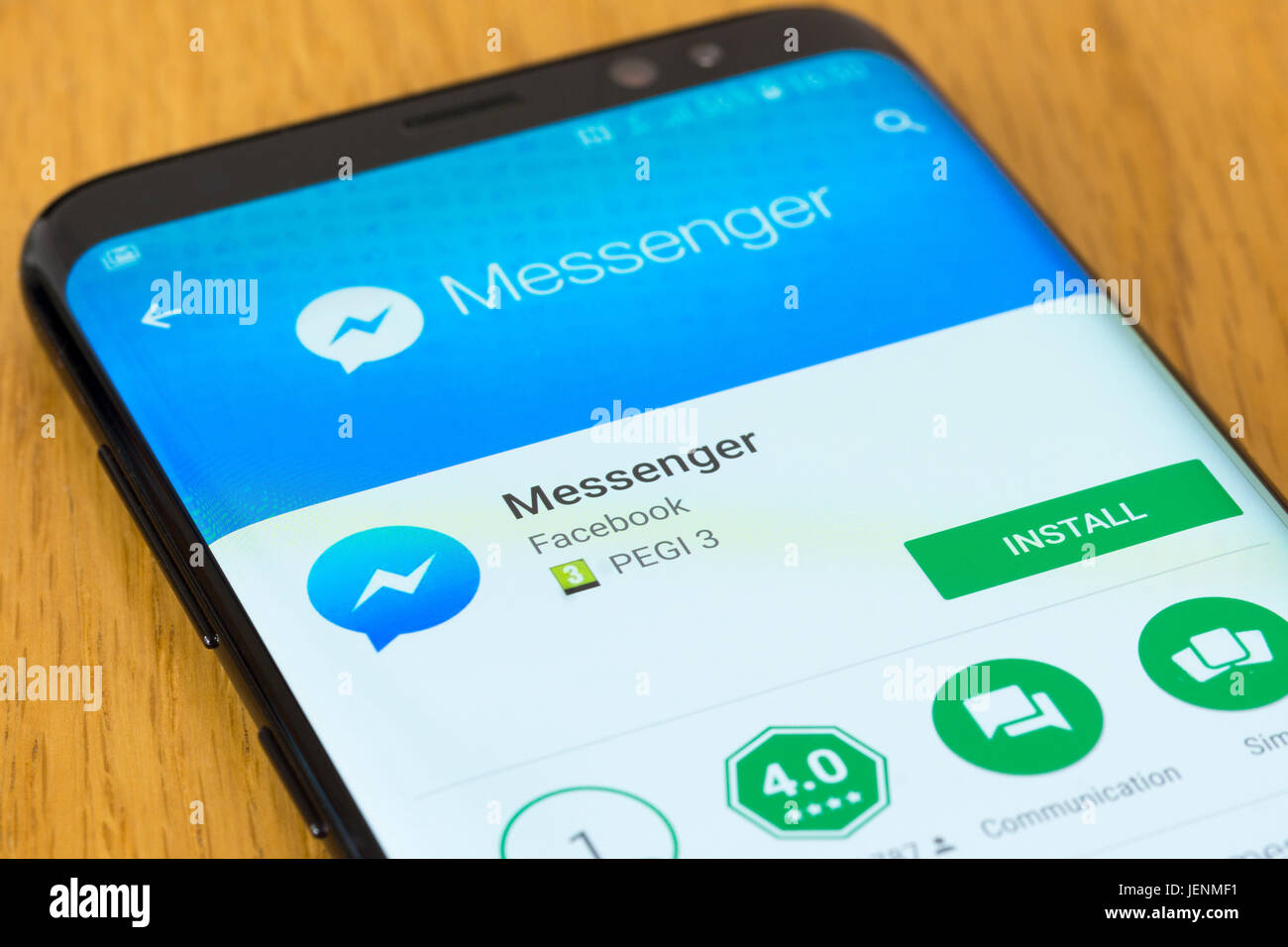 Un primo piano su Facebook Messenger app installazione dello schermo su uno smartphone Foto Stock