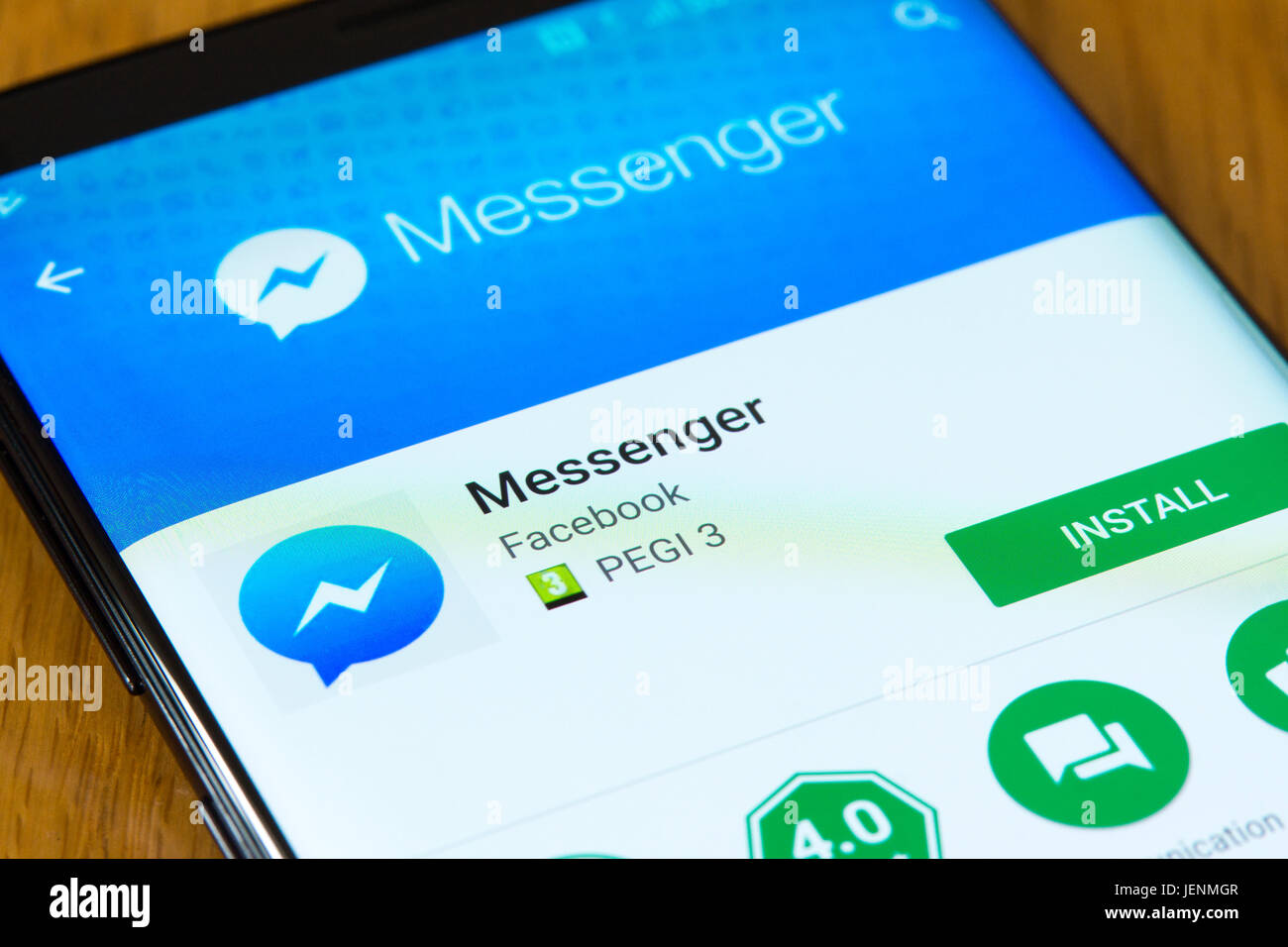 Un primo piano su Facebook Messenger app installazione dello schermo su uno smartphone Foto Stock