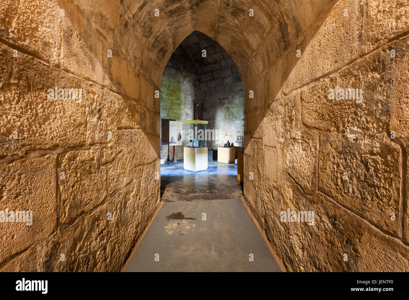 Un corridoio e visualizzare al Castillo de la Real Fuerza o castello della forza reale all'interno del museo o del castello di Havana, Cuba. Foto Stock