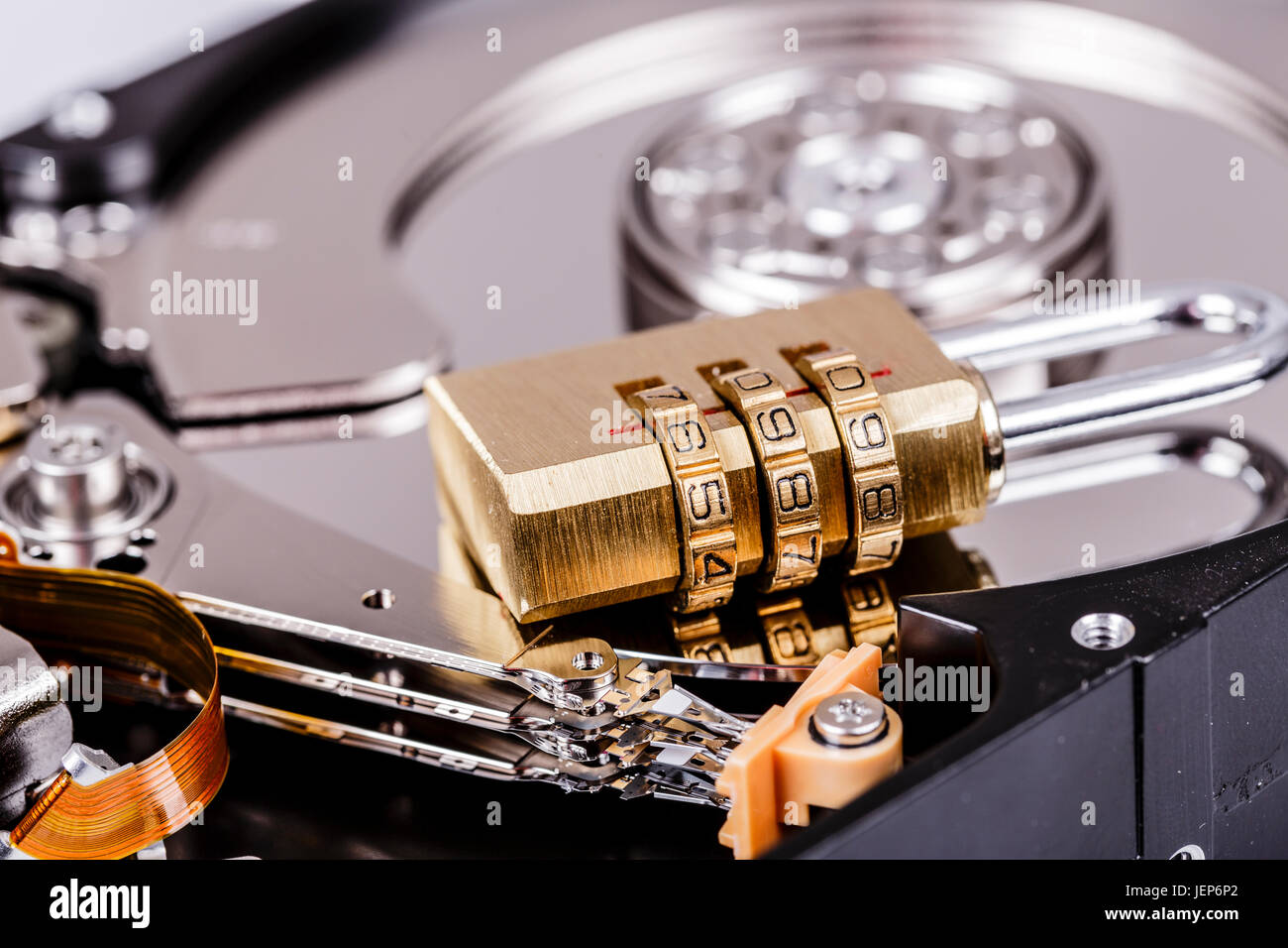 Bloccare su HDD o harddrive, parte del computer, cyber security concetto, la privacy dei dati Foto Stock