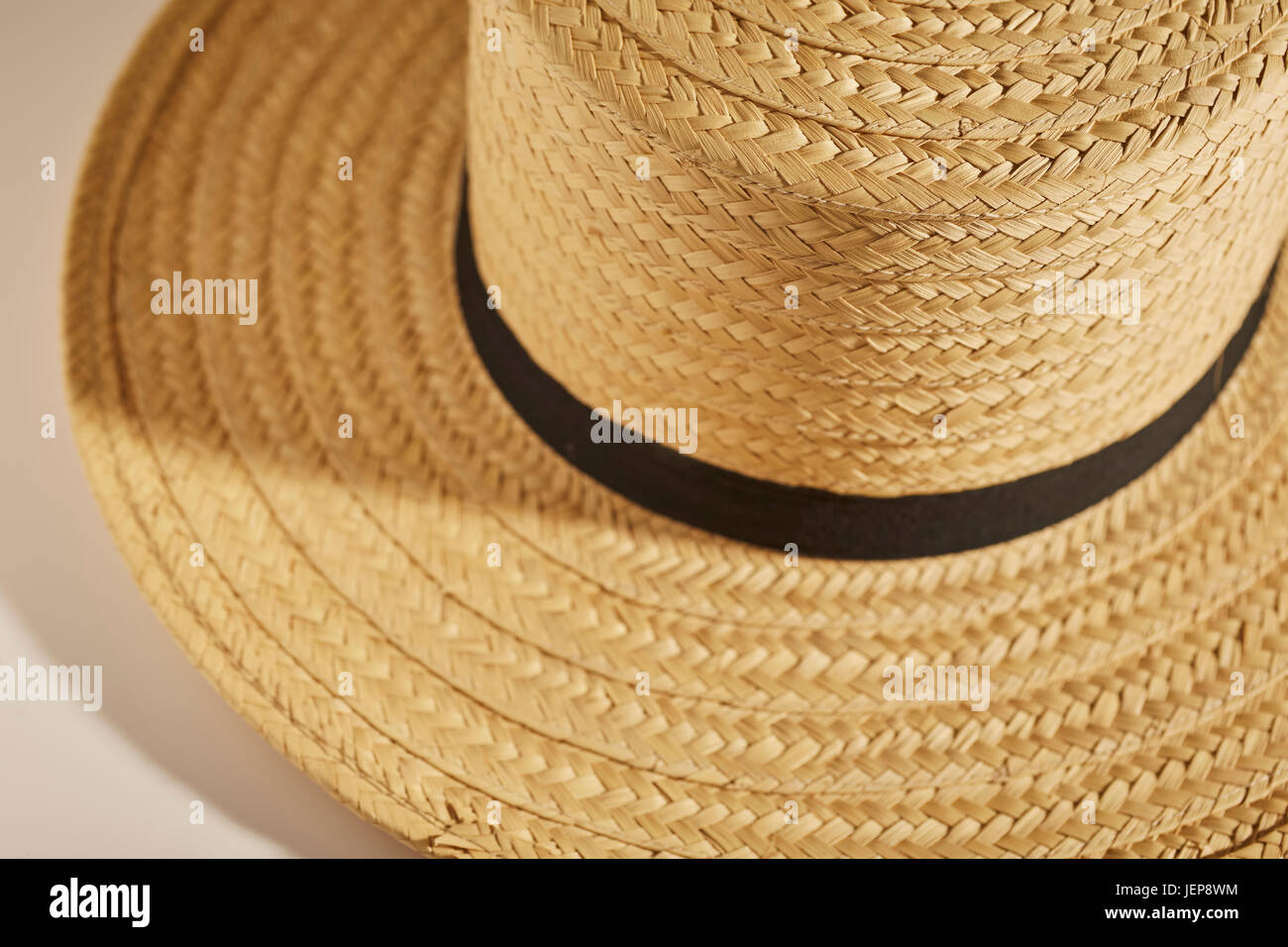 Un classico uomo Amish di cappello di paglia Foto stock - Alamy