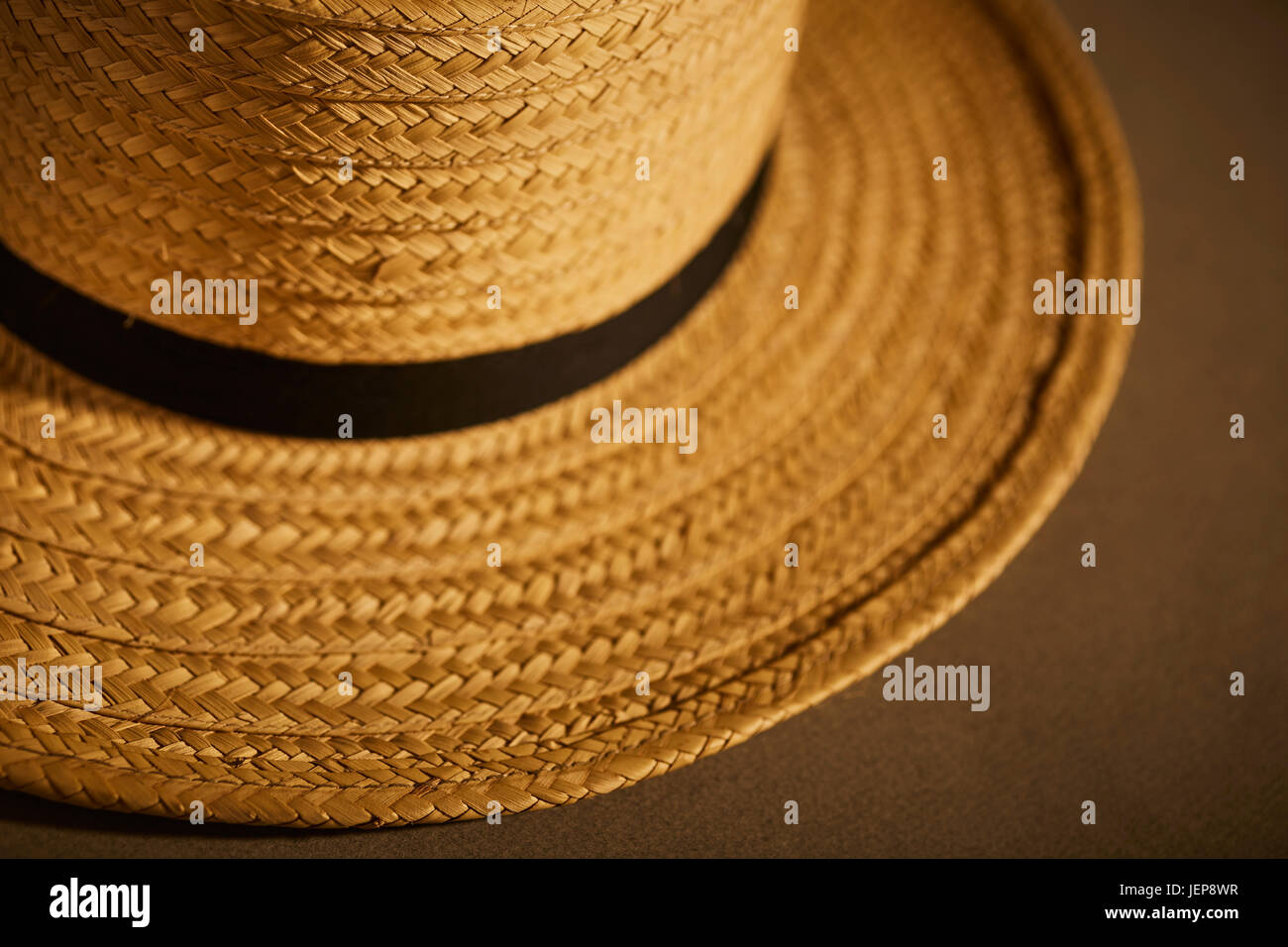 Un classico uomo Amish di cappello di paglia Foto stock - Alamy