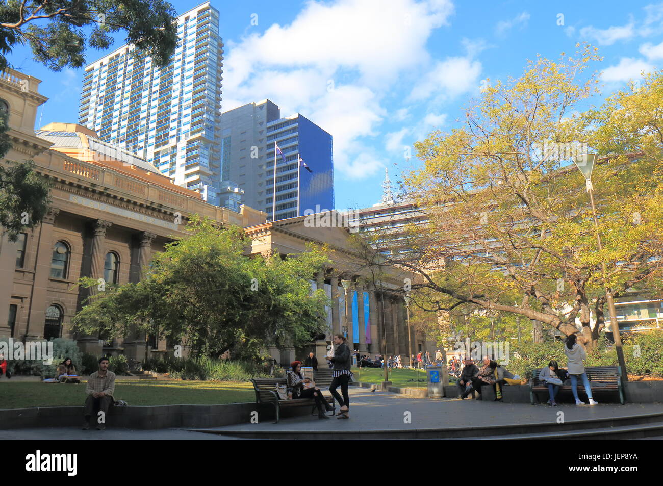 La gente visita Biblioteca Statale di Melbourne in Australia. Foto Stock