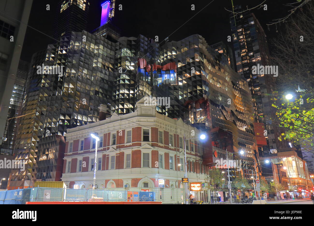 Edificio contemporaneo di RMIT University in downtown Melbourne Australia. Foto Stock