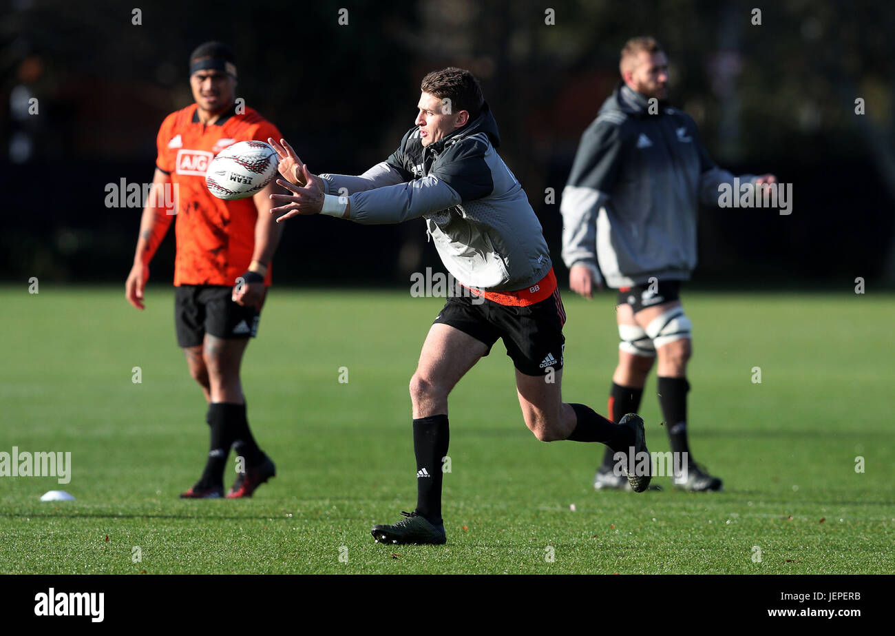 Nuova Zelanda Beauden Barrett durante la sessione di formazione a Lower Hutt ricreazione di massa. Foto Stock