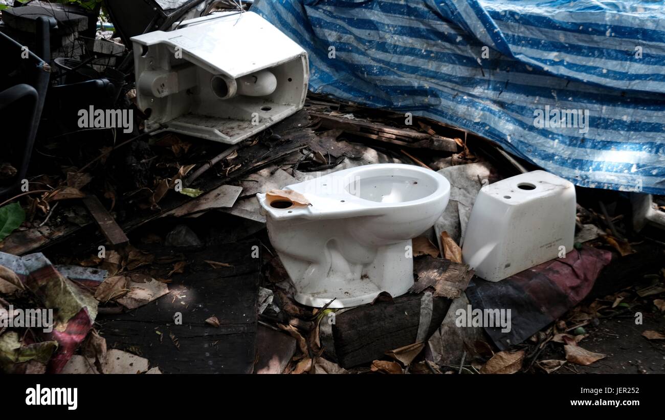 Cestino disordinato pila Junk Yard Bangkok in Thailandia del sud-est asiatico Foto Stock