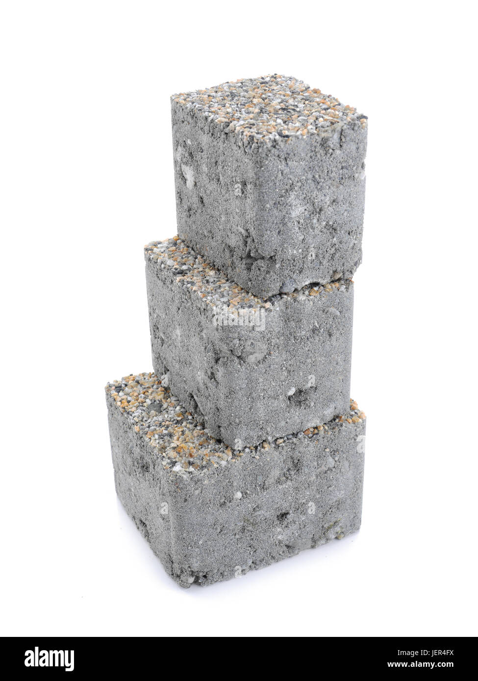Pila di tre concreti blocchi di pavimentazione shot su sfondo bianco Foto Stock