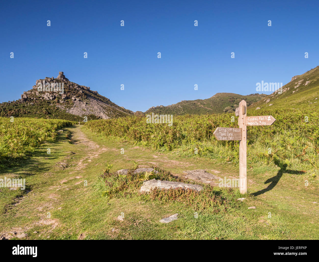 Segno posto a valle delle rocce, Lynmouth, North Devon, Inghilterra, Regno Unito Foto Stock