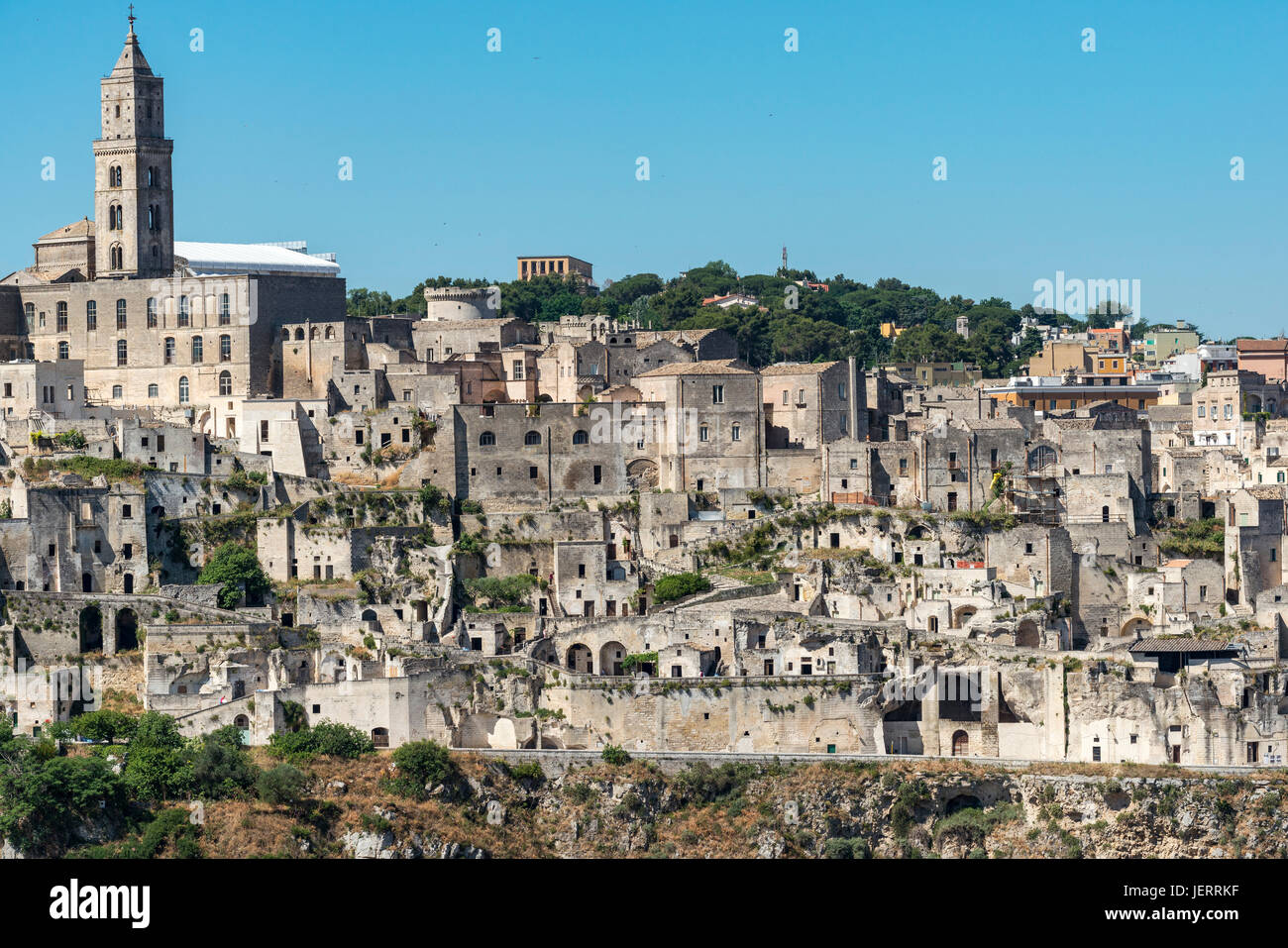 Guardando oltre la città di Matera al Duomo, Basilicata, Italia Meridionale Foto Stock