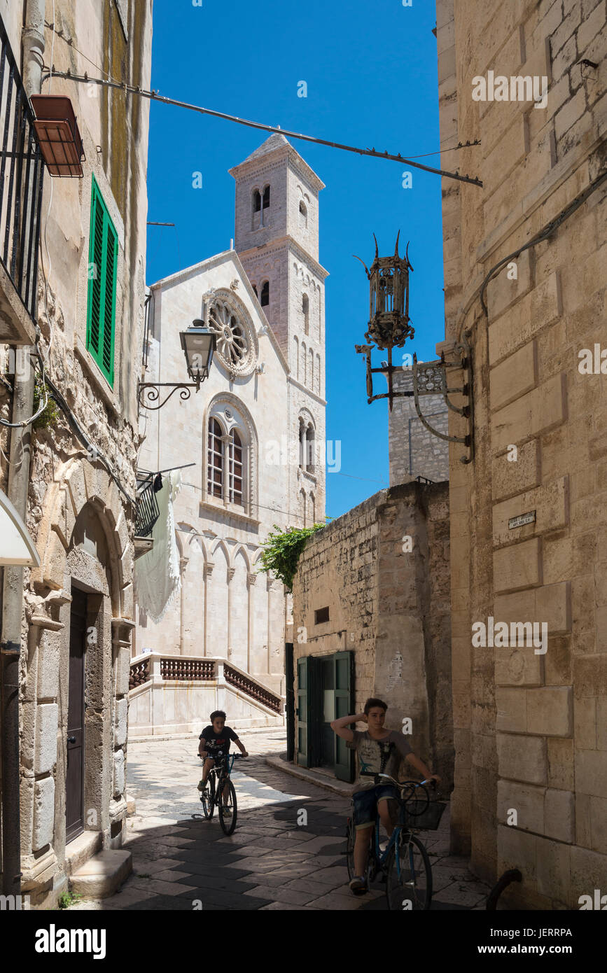 La cattedrale della città vecchia di Giovinazzo, Puglia, Italia Meridionale Foto Stock