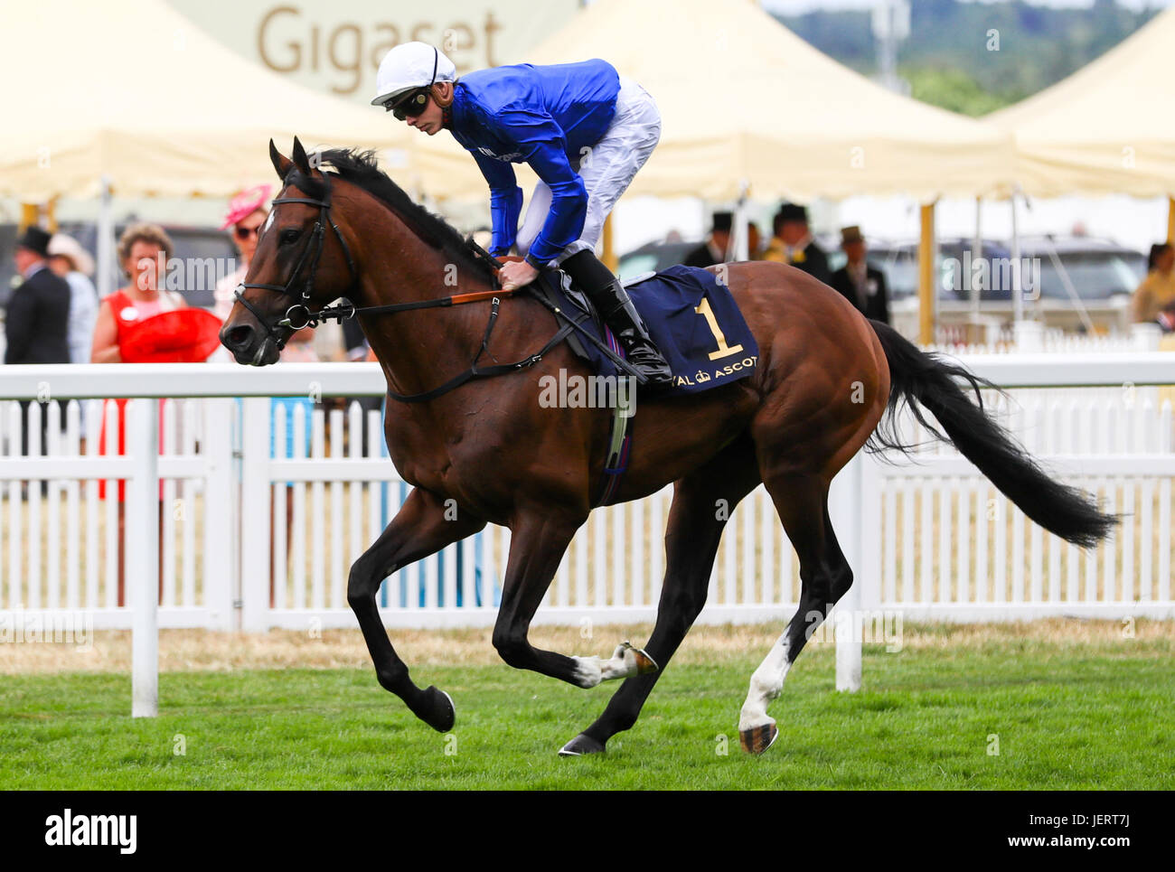 Meglio di giorni cavalcato da fantino James Doyle compete in King Edward VII Stakes Foto Stock