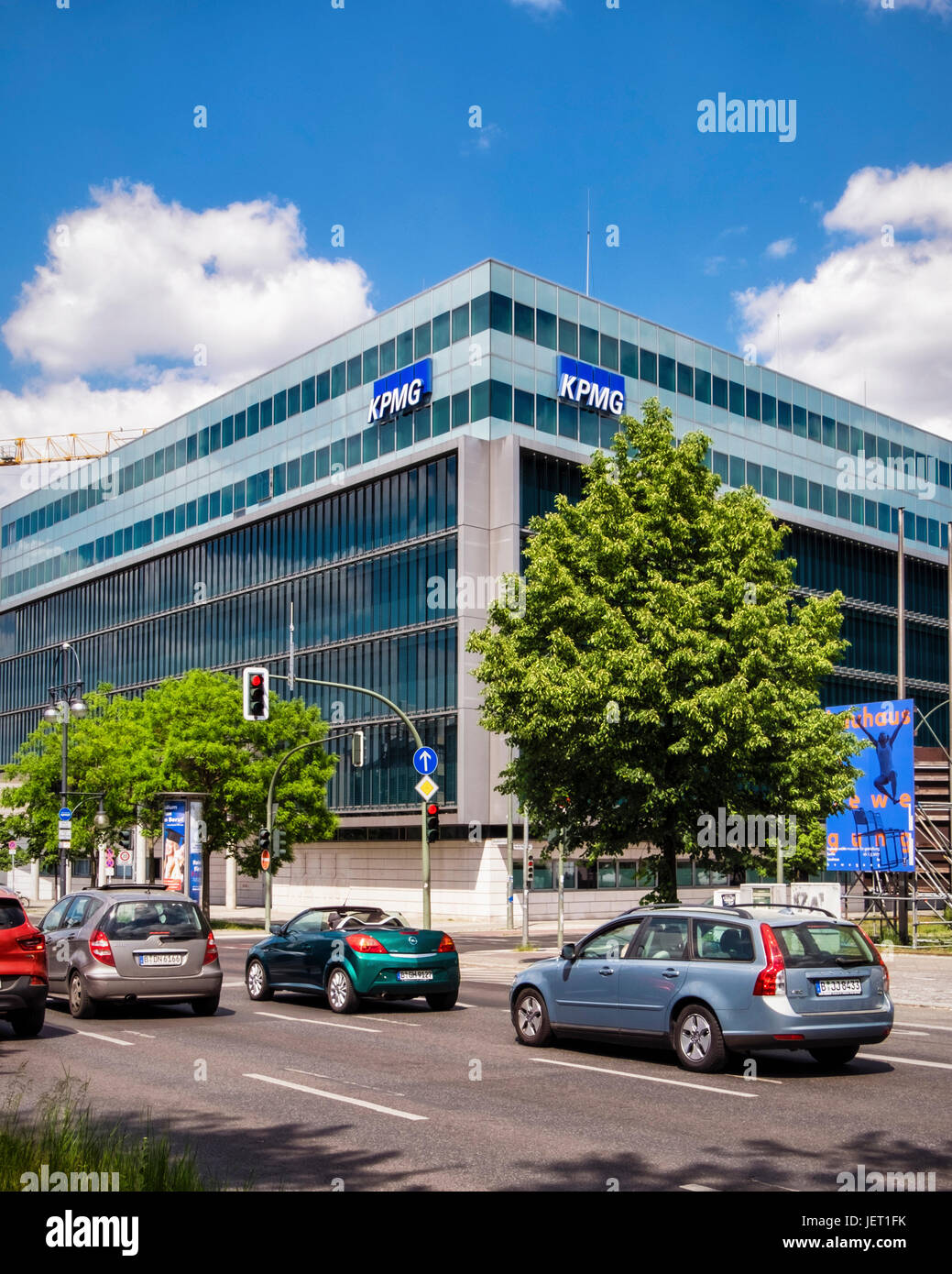 Berlin-Tiergarten,KPMG auditing e contabilità aziendale.Financial & servizi contabili.Edificio moderno la facciata esterna Foto Stock