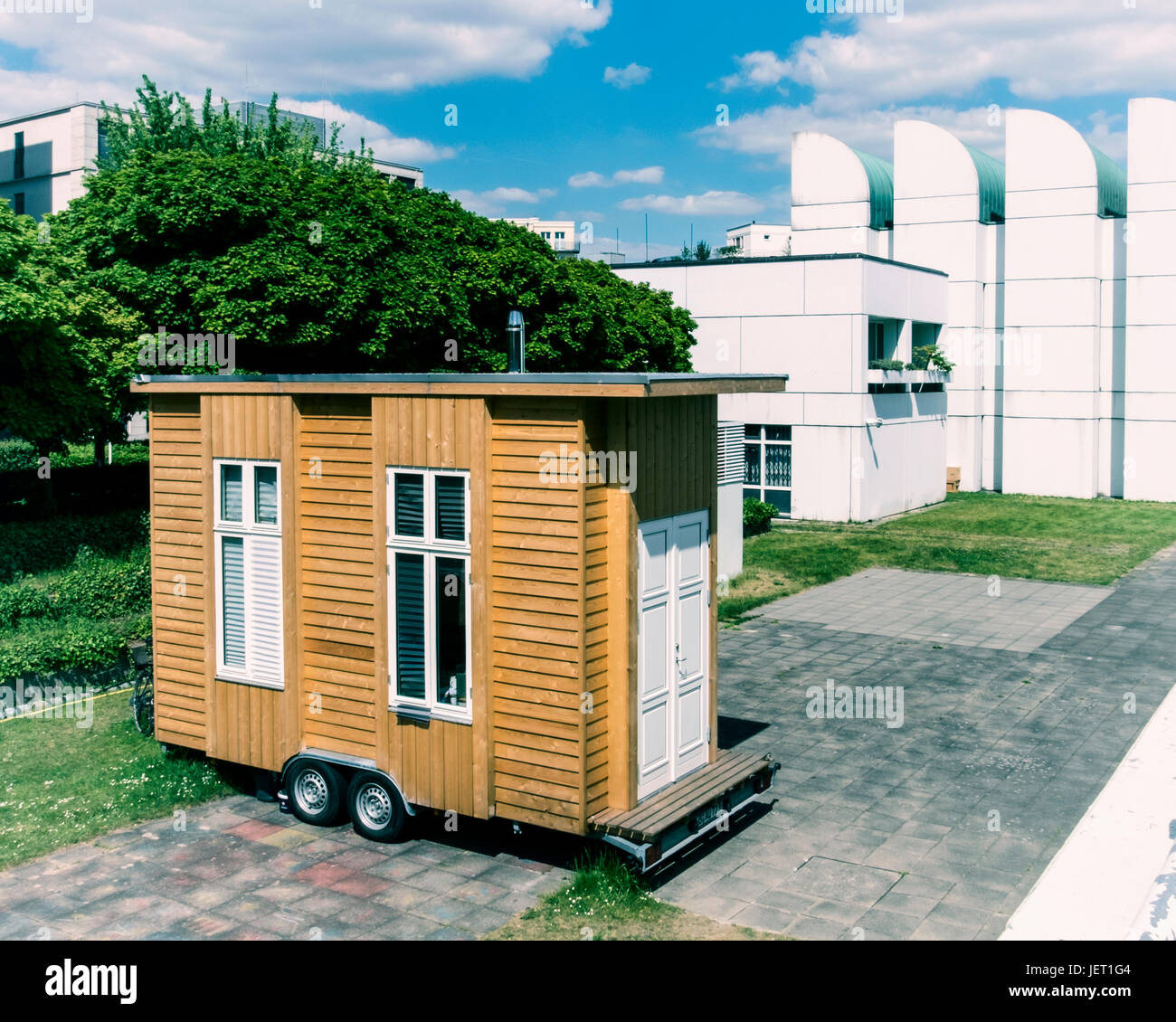 Berlin-Tiergarten,Archivio Bauhaus campus. Università Tinyhouse progetto, 20 minuscolo case mobili, di 10 metri quadrati su ruote, accessibili villa temporanea Foto Stock
