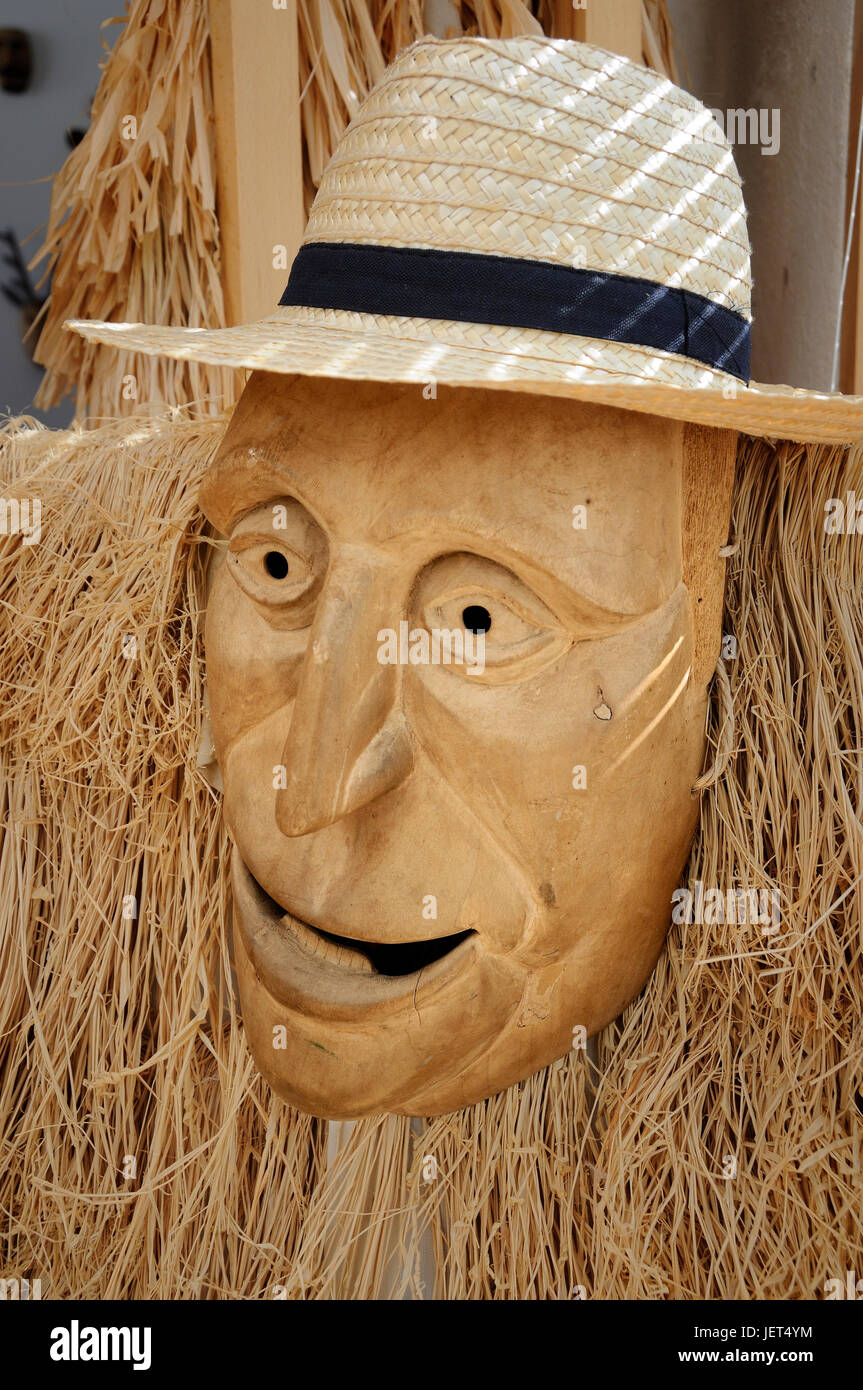 La maschera di legno del 'caretos' di Lazarim. Lamego, Portogallo Foto Stock