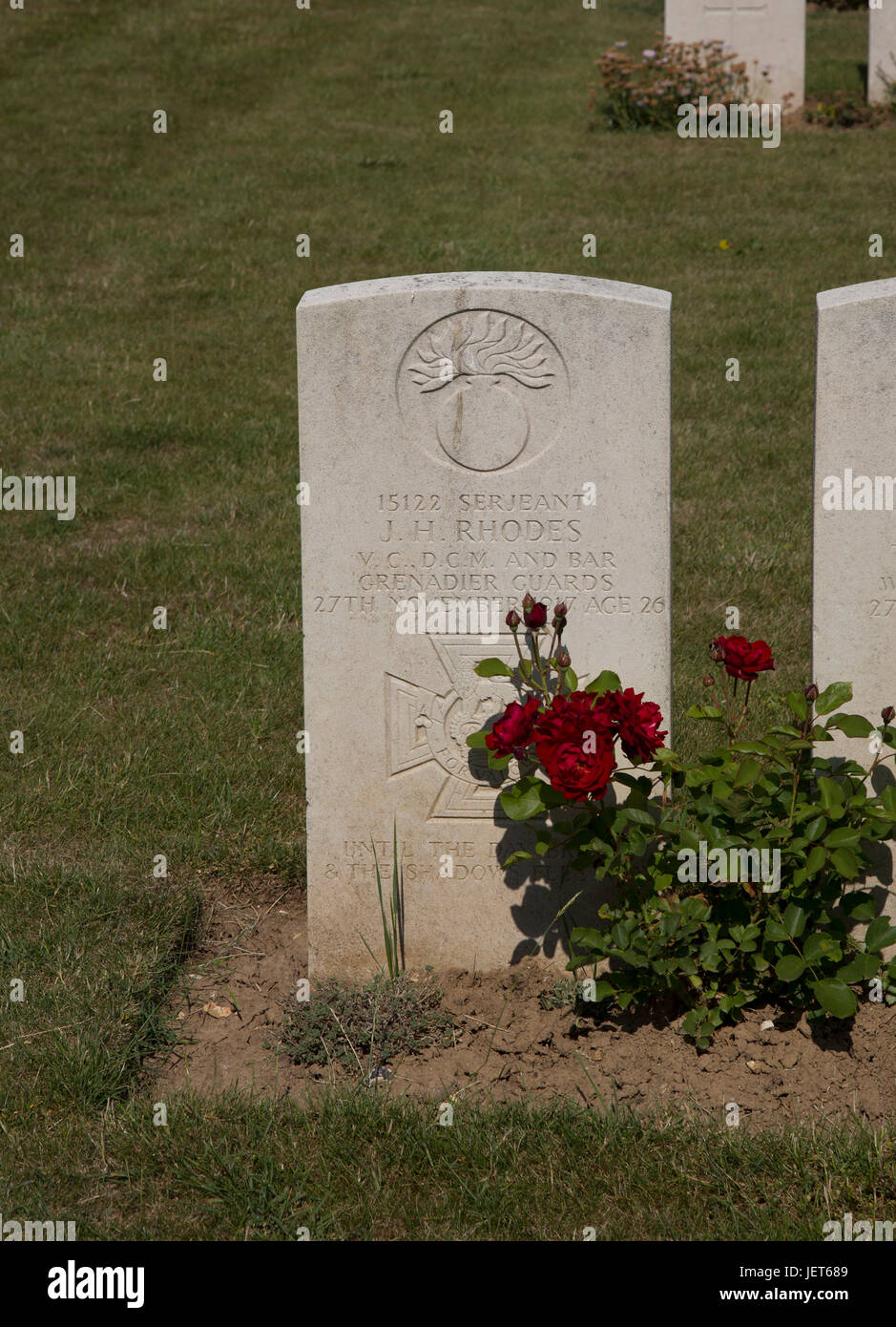 La tomba di Sgt J H Rhodes VC DCM & Bar a Rocquigny-Equancourt strada cimitero CWGC nr Cambrai Foto Stock