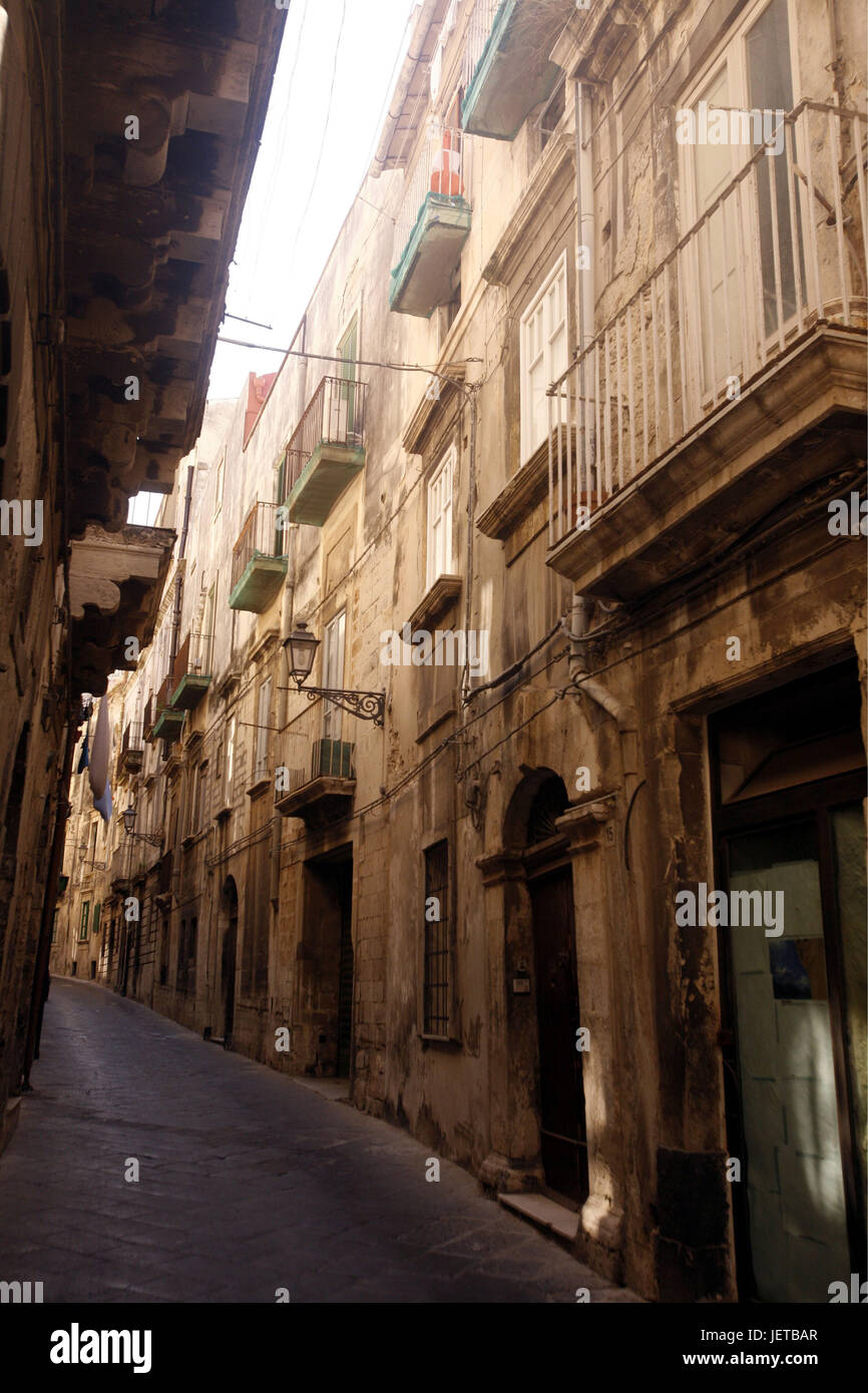 L'Italia, Sicilia, isola di Ortigia, Siracusa, città vecchia, lane, deserte, Europa meridionale, Siracusa, città, case, edifici, terrazza, facciate di case, vecchio, rotto, street, uscita, nessuno, strettamente, destinazione, turismo, Foto Stock