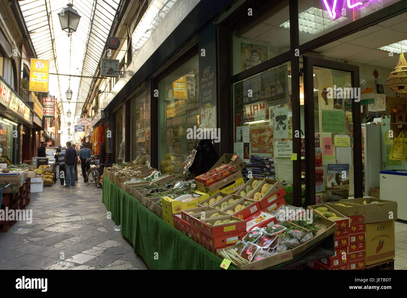 Francia, Parigi, Passage Brady, negozi, frutto delle vendite Foto Stock