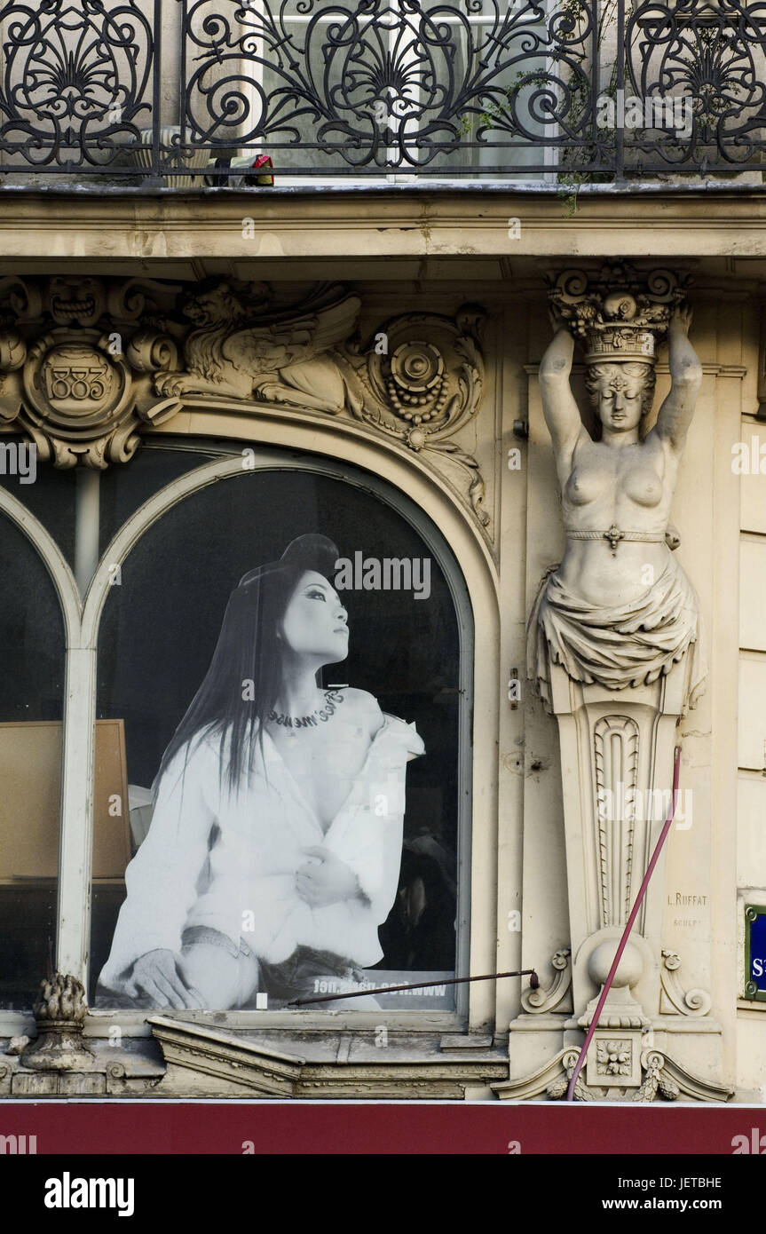 Francia, Parigi, Rue Reanmur, casa, facciata, balcone e finestra, dettaglio, statua, poster, Foto Stock