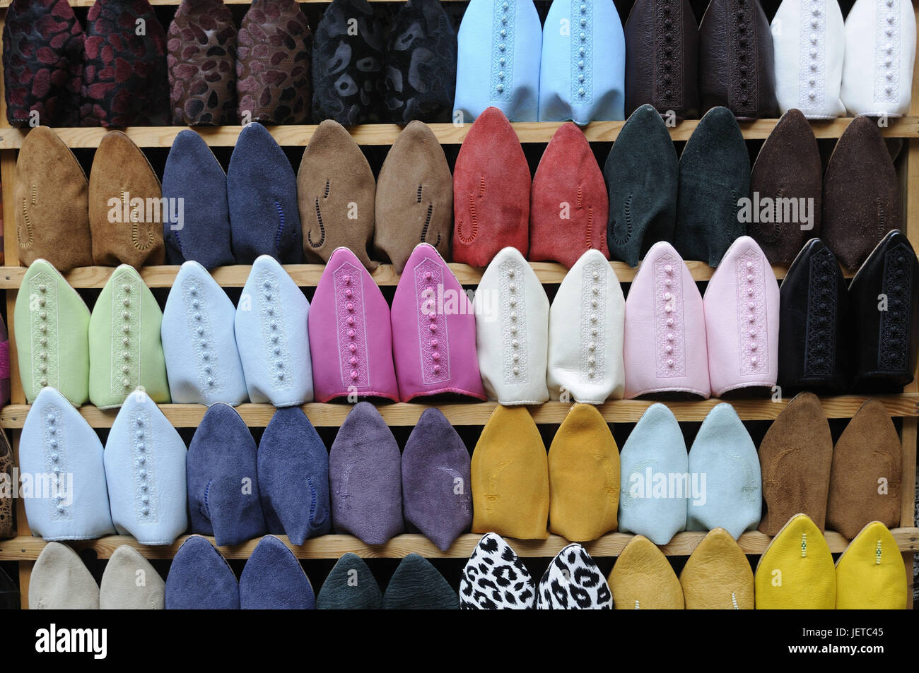 Scarpe, tradizionalmente, vendite, calzatura ripiano, Fez, in Marocco, Africa Foto Stock