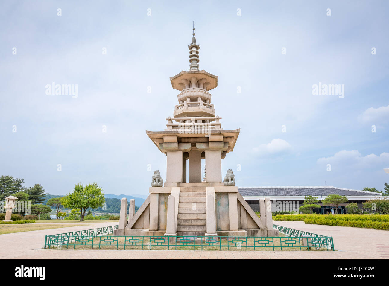 La pietra pagoda Dabotap a Gyeongju Museo Nazionale in Gyeongsangbuk-do, Corea del Sud Foto Stock