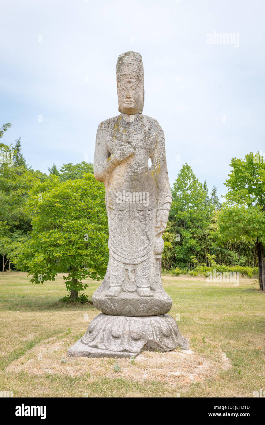 La statua di pietra di Avalokitesvara a Gyeongju Museo Nazionale in Gyeongsangbuk-do, Corea del Sud Foto Stock