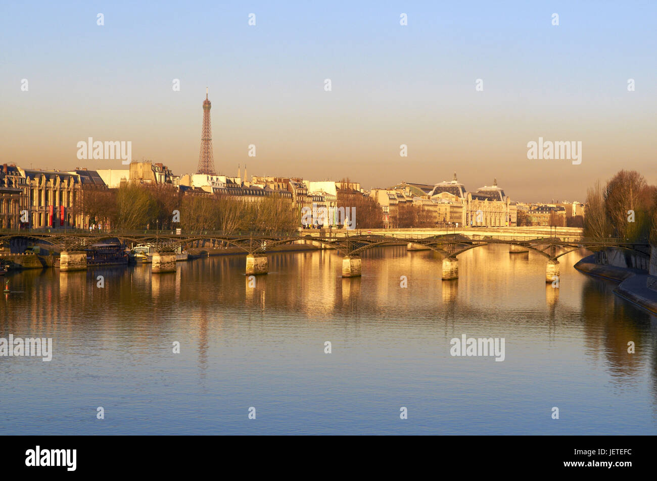 Francia, Parigi, port Neuf, Torre Eiffel in background, Foto Stock