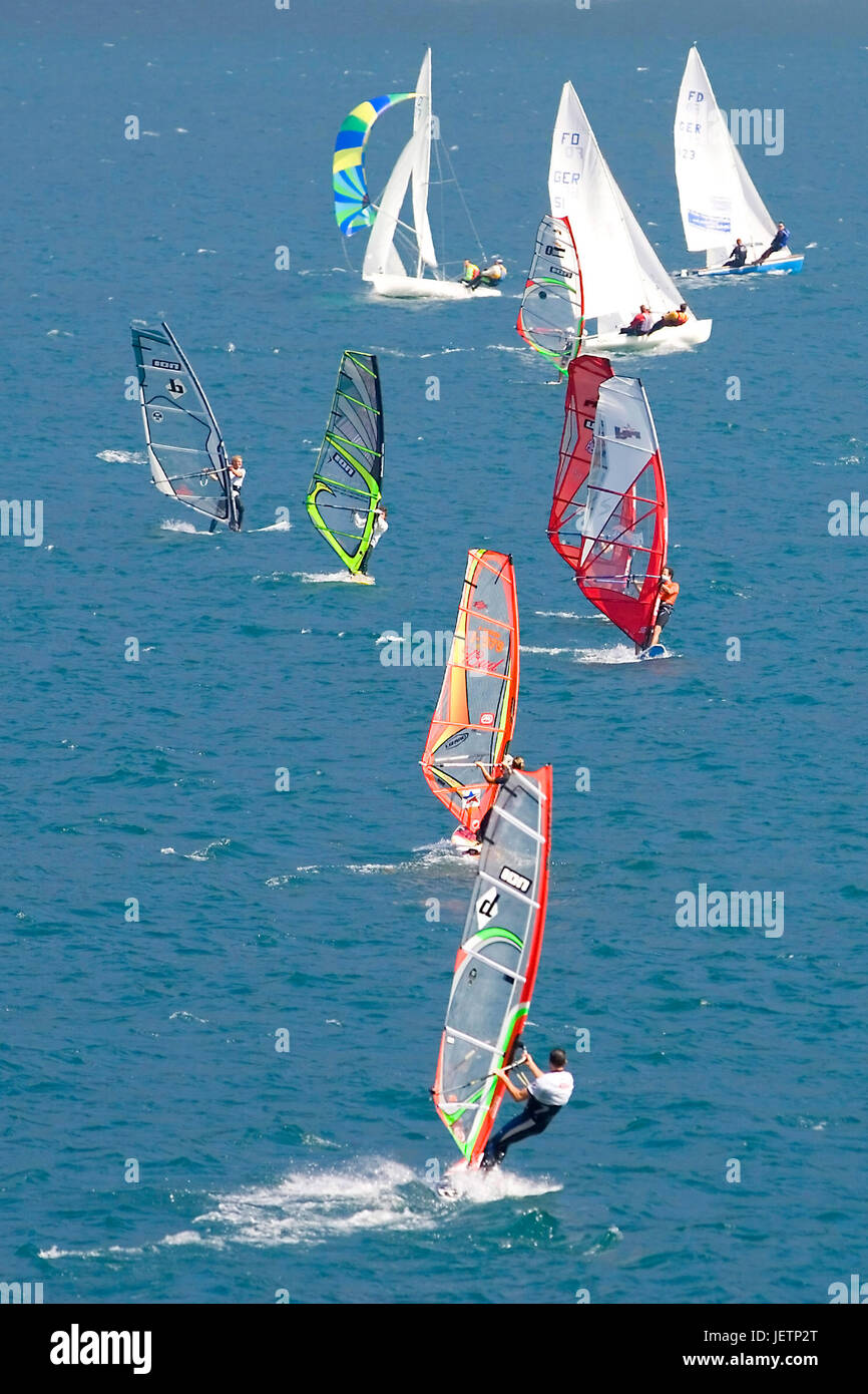 Navigare in Gardasee, Surfen am Gardasee Foto Stock