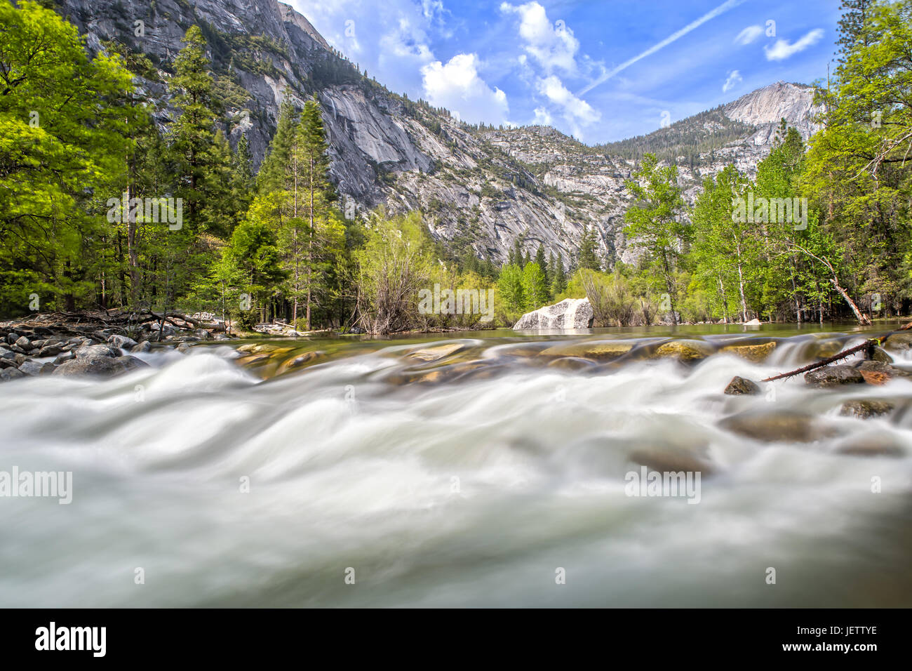 Fiume sul Mirror Lake Trail nel Parco Nazionale di Yosemite Nationalpark Foto Stock