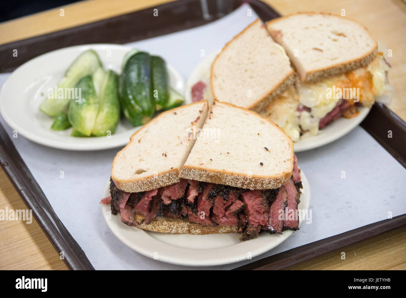 Pastrami sandwich in Katz's Delicatessen, Lower East Side di New York CIty, STATI UNITI D'AMERICA Foto Stock