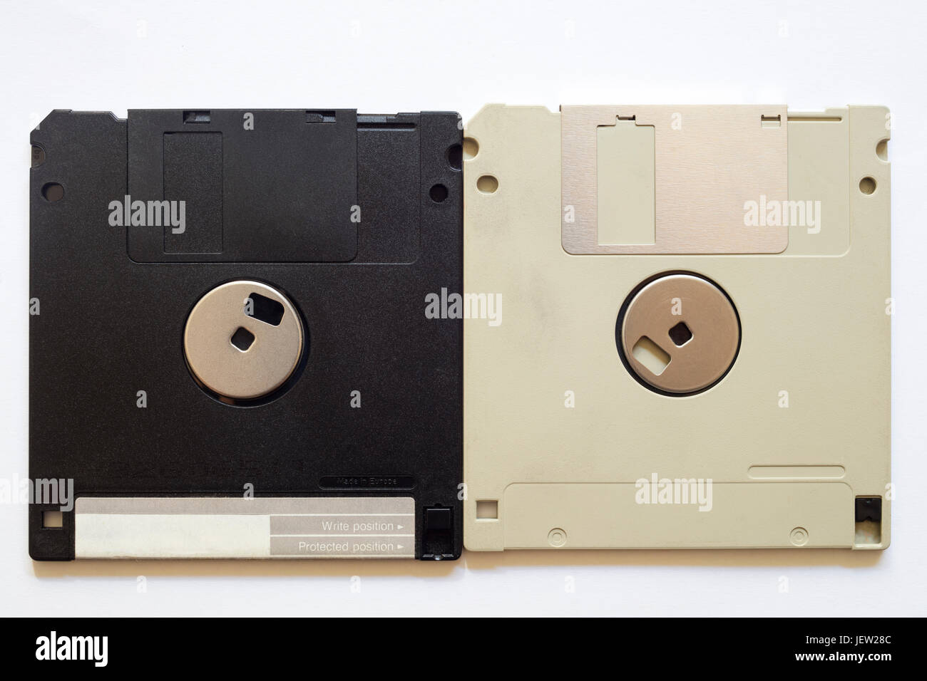 Dettaglio dei dischi floppy su un bianco sfondo isolato Foto Stock