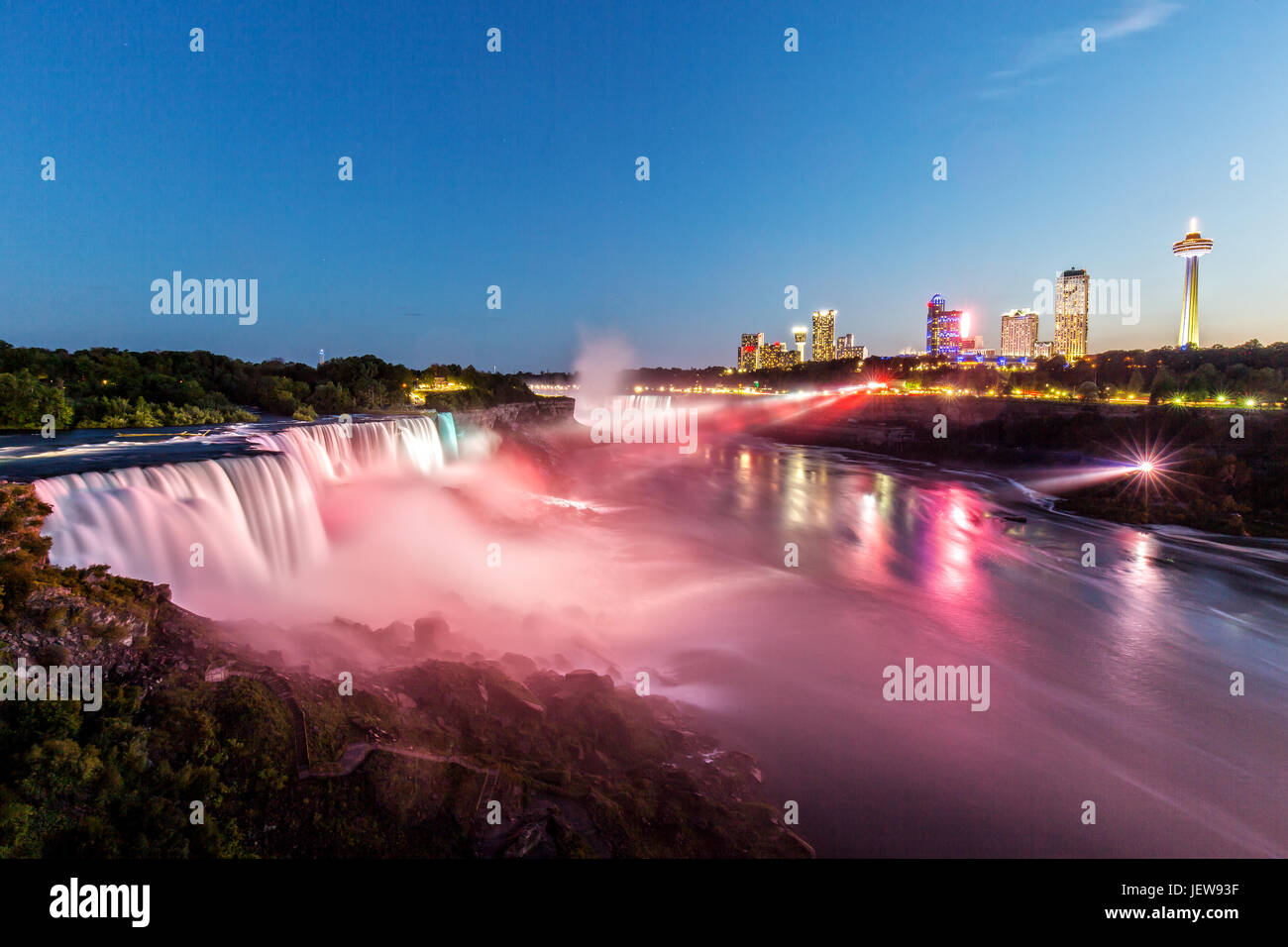 Cascate del Niagara dal punto di prospettiva di notte Foto Stock