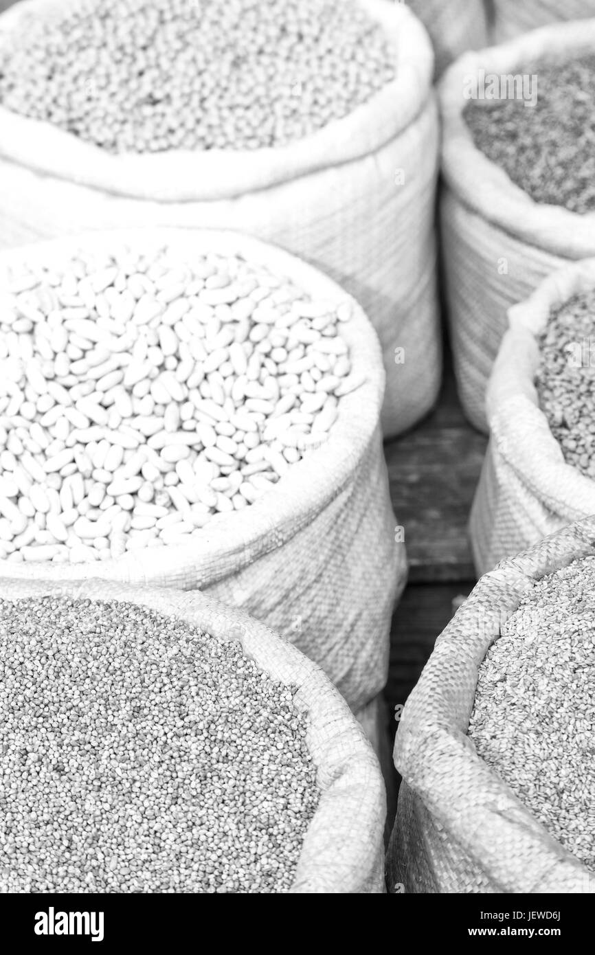 Nei suk mercato del marocco legumi secchi come cibo salutare dieta organici Foto Stock