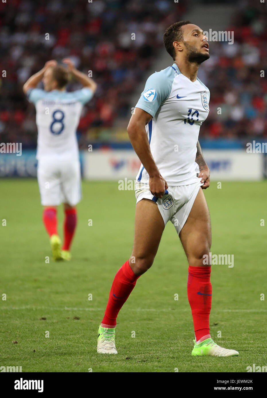 Inghilterra Lewis Baker dopo un colpo durante la UEFA Europei Under-21 campionato, Semi finale corrispondono a Stadion Miejski, Tychy. Foto Stock