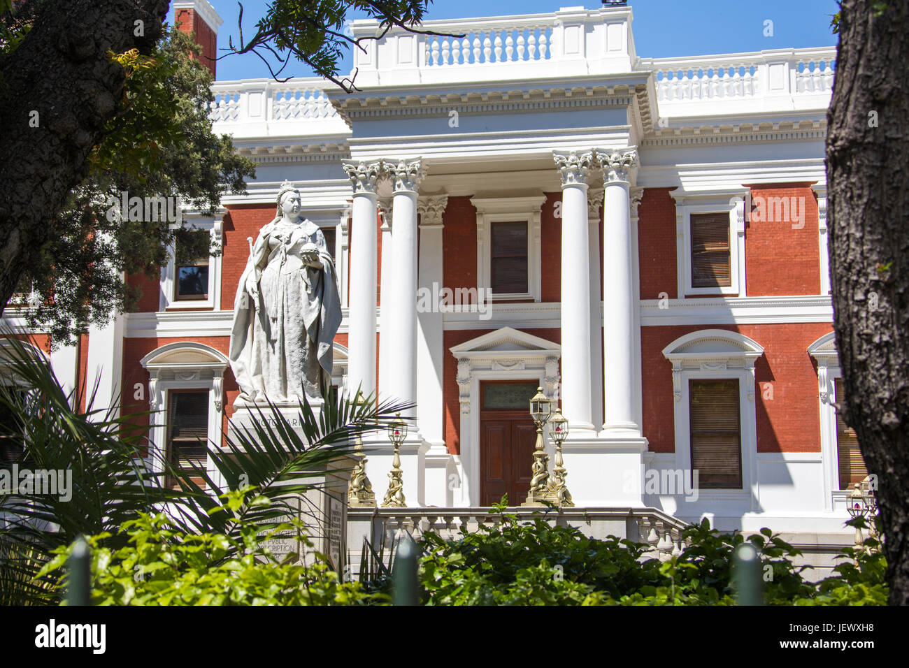 Statua della regina Victoria di fronte alla Casa del Parlamento, Cape Town, Sud Africa Foto Stock