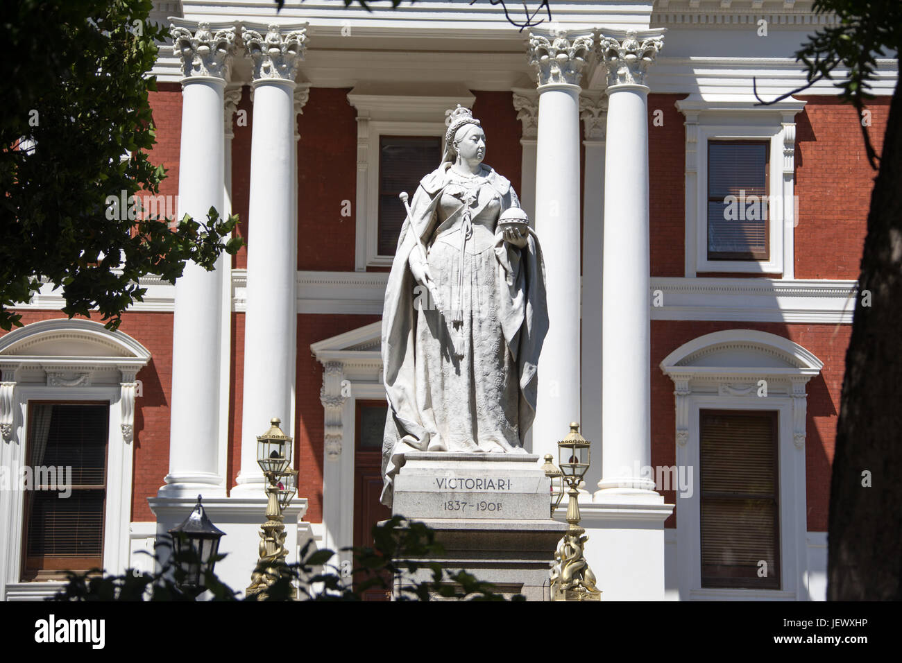 Statua della regina Victoria di fronte alla Casa del Parlamento, Cape Town, Sud Africa Foto Stock