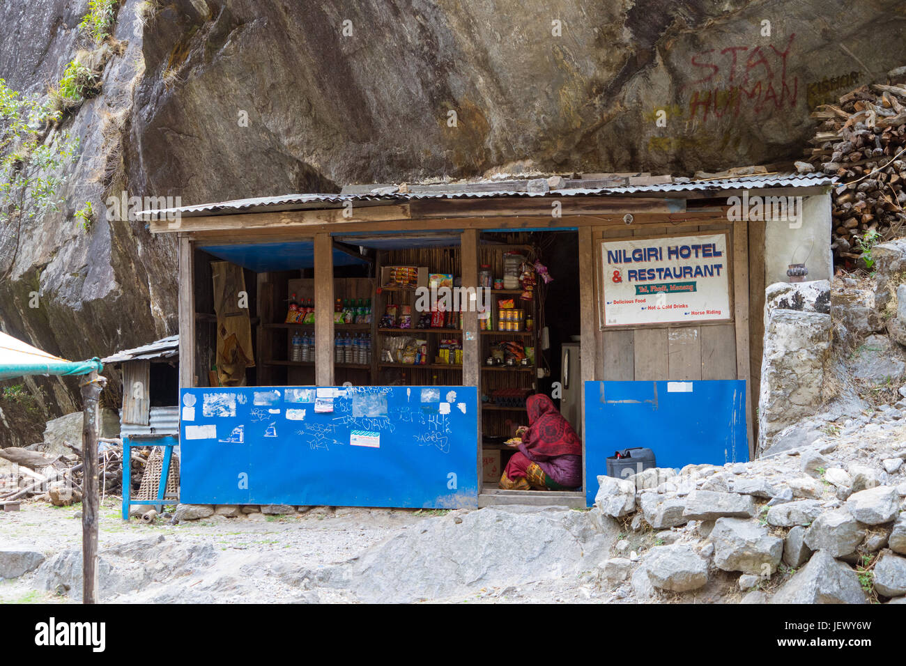 Molto essenziali guesthouse sul circuito di Annapurna, tra chamje e tal. Foto Stock
