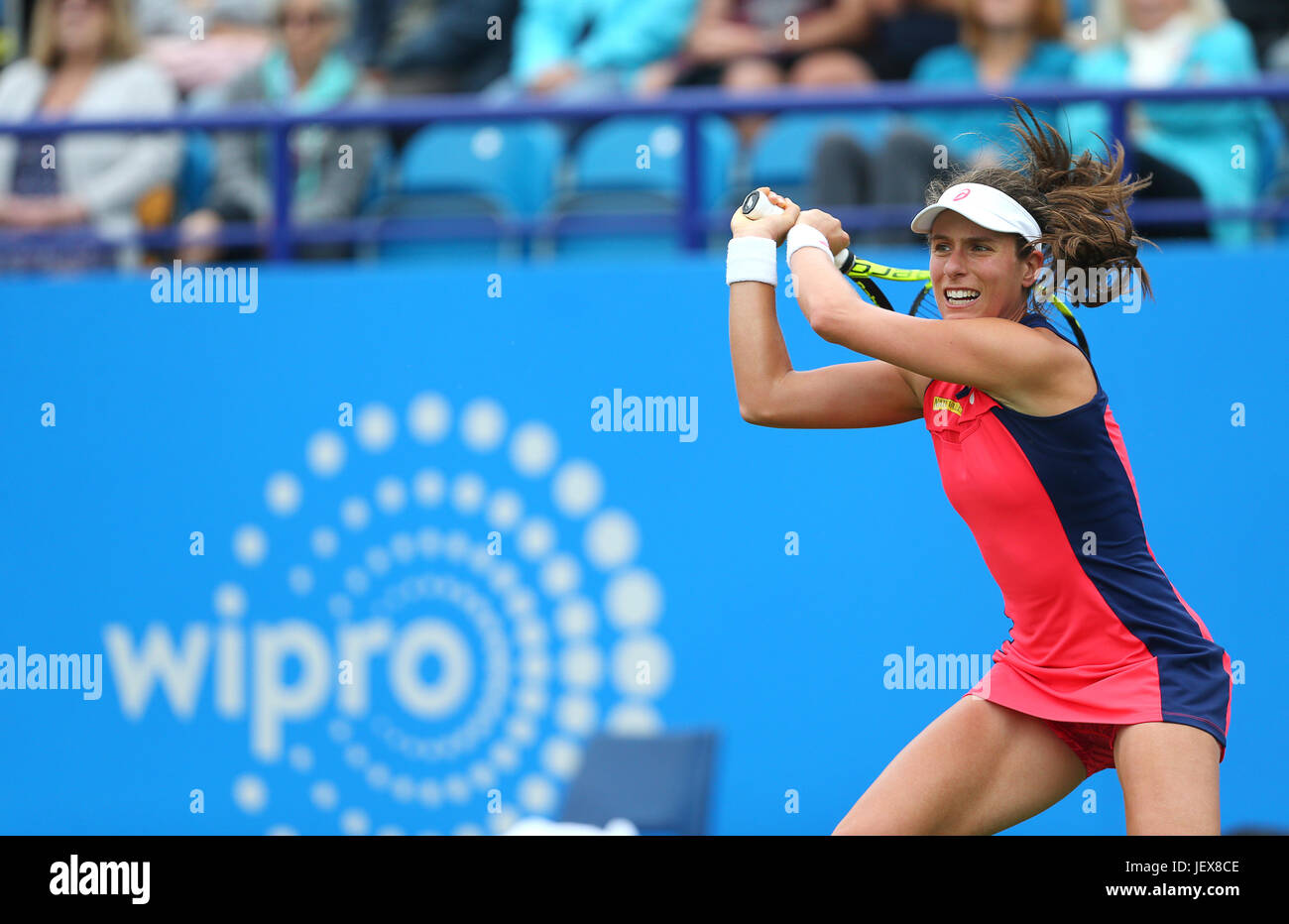 Eastbourne, Regno Unito. Il 28 giugno, 2017. Johanna Konta di Gran Bretagna in azione contro Sorana Cirstea della Romania durante il giorno quattro del Aegon International Eastbourne il 28 giugno 2017 a Eastbourne, Inghilterra Credito: Paolo Terry foto/Alamy Live News Foto Stock